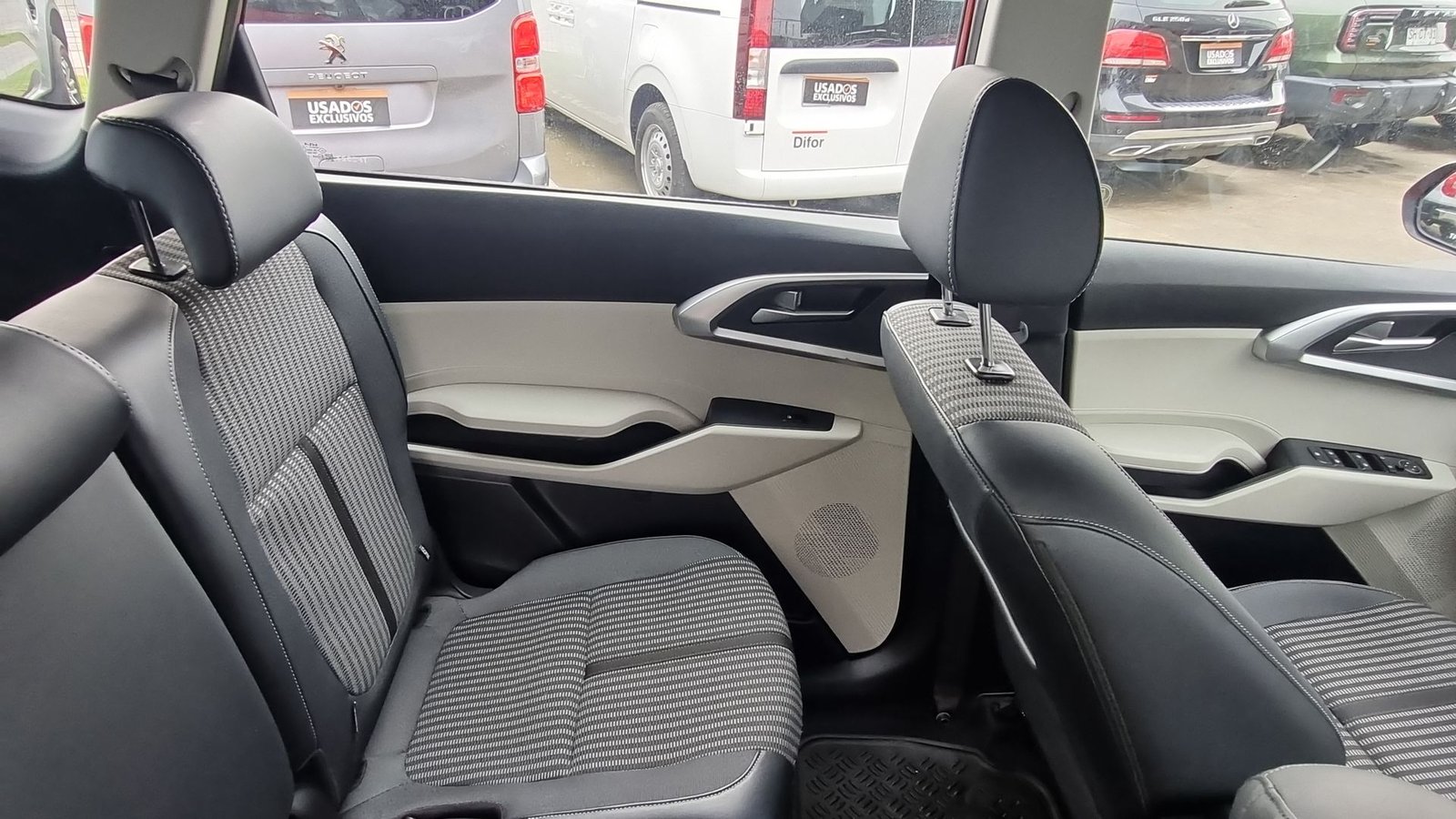 Kia CARENS EX 1.4 AUT 2024 - Imagen 20 de 20