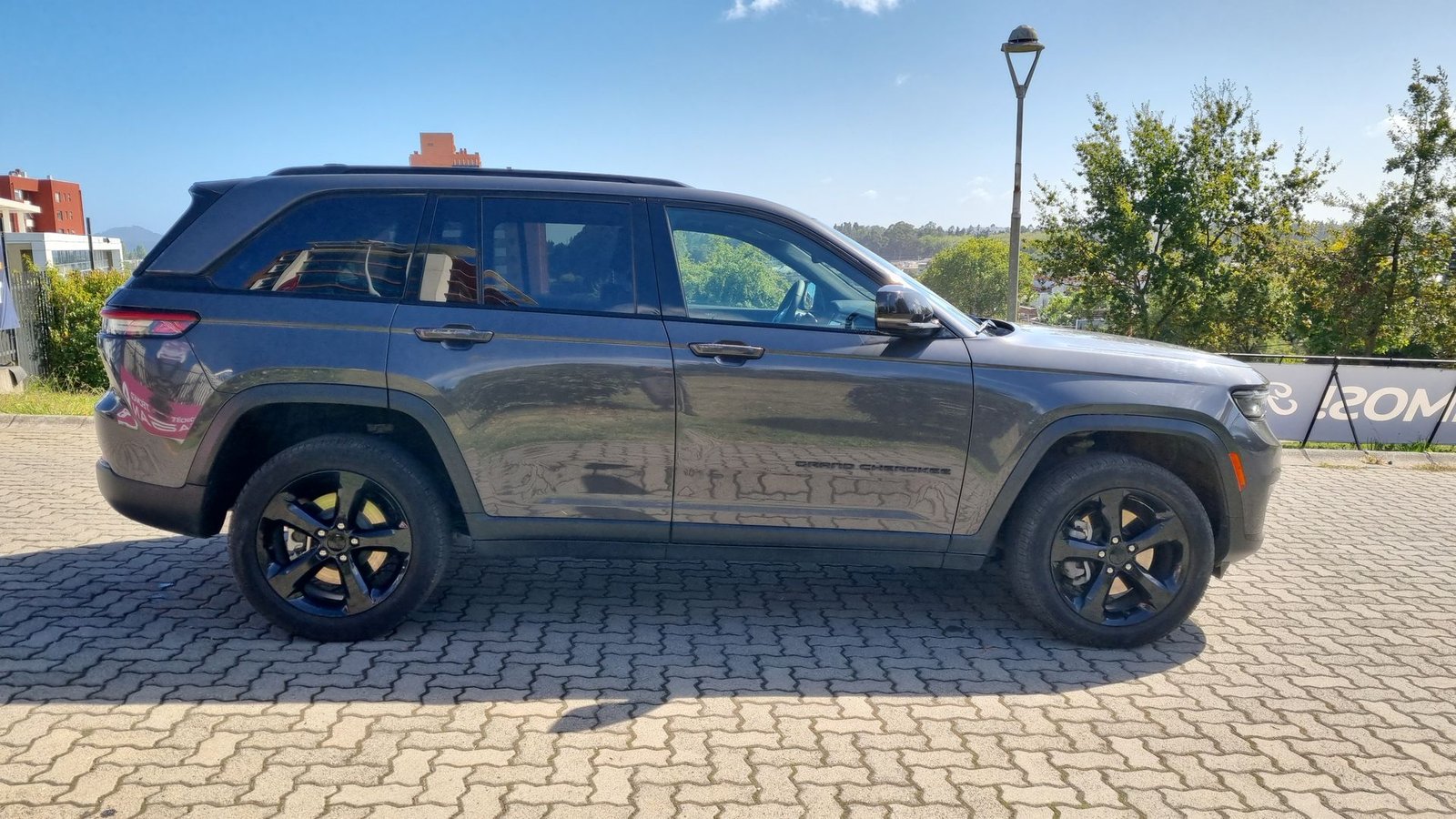 Jeep GRAND CHEROKEE 2024 - Imagen 12 de 20