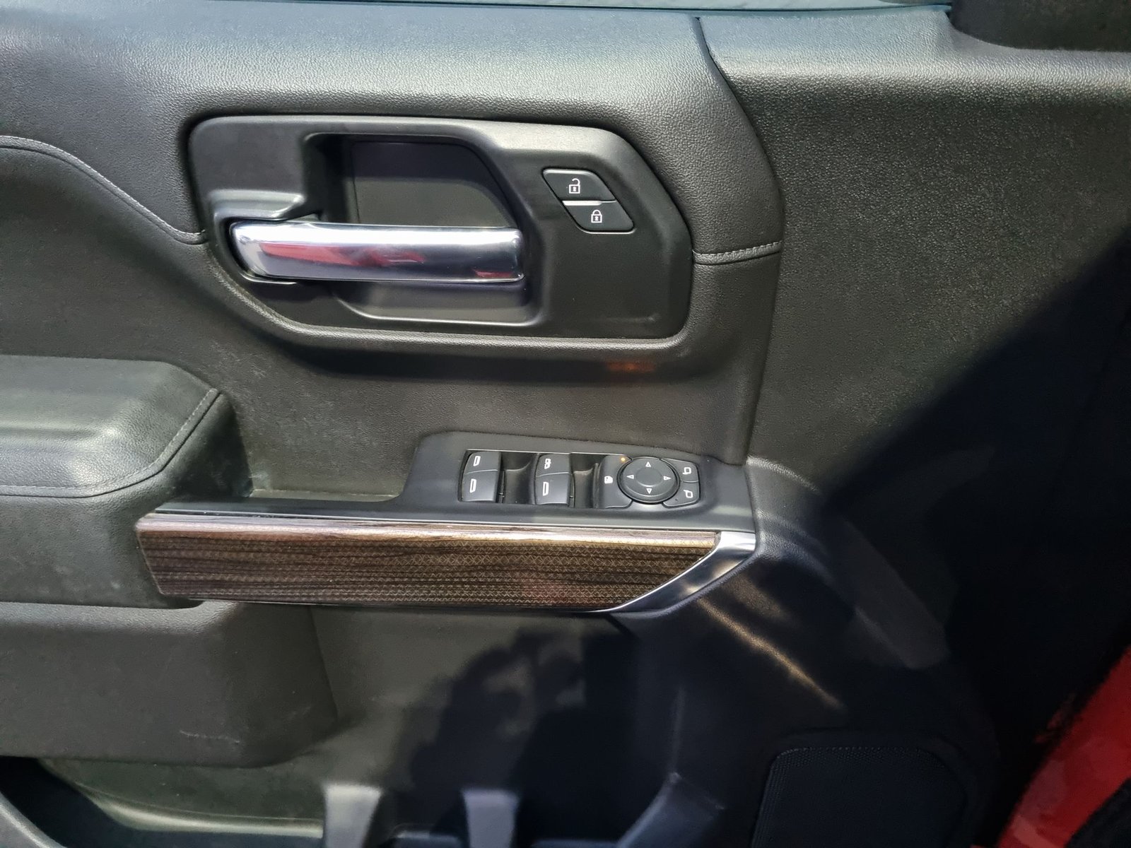 Chevrolet SILVERADO DCAB 4X4 5.3 AT 2021 - Imagen 19 de 20