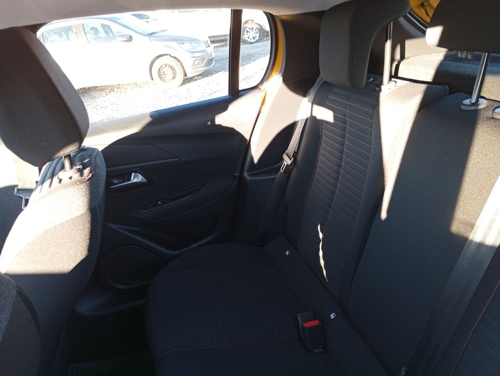 Peugeot 208 PURETECH 75 1.2 2023 - Imagen 10 de 20