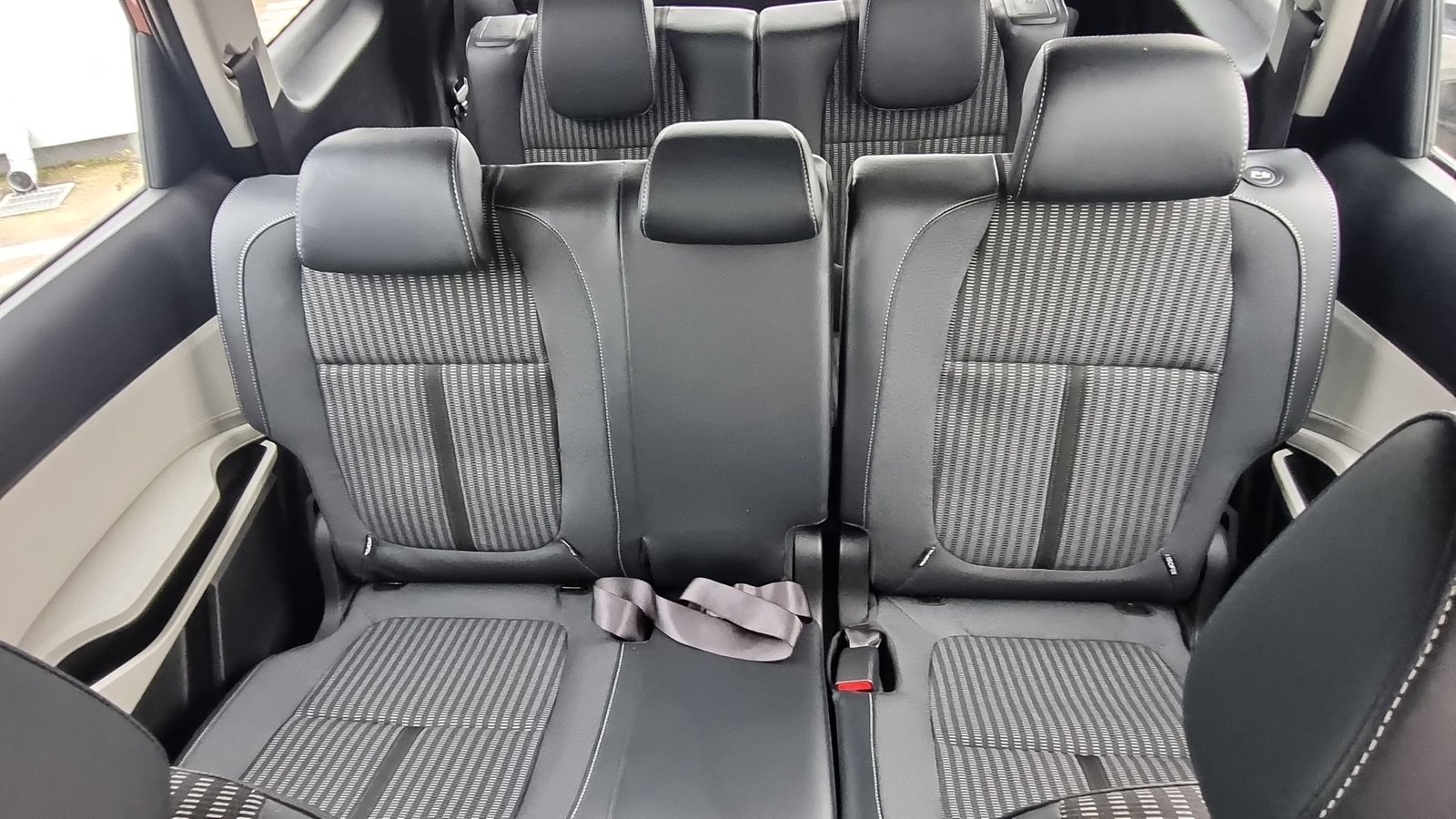 Kia CARENS EX 1.4 AUT 2024 - Imagen 18 de 20