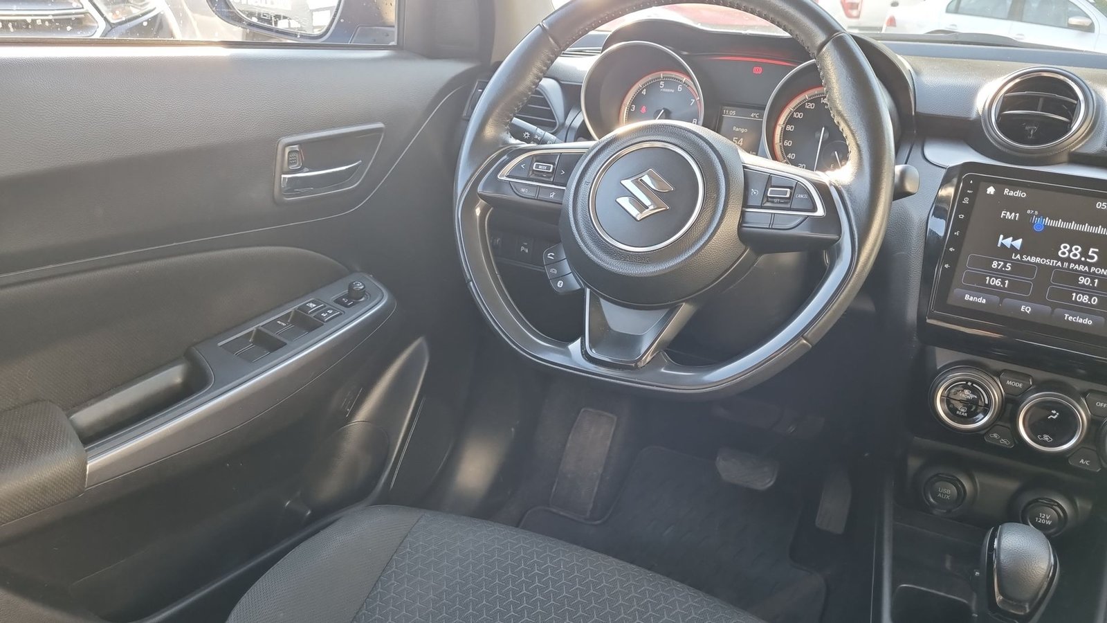 Suzuki SWIFT GLX HB CVT 1.2 2024 - Imagen 17 de 20