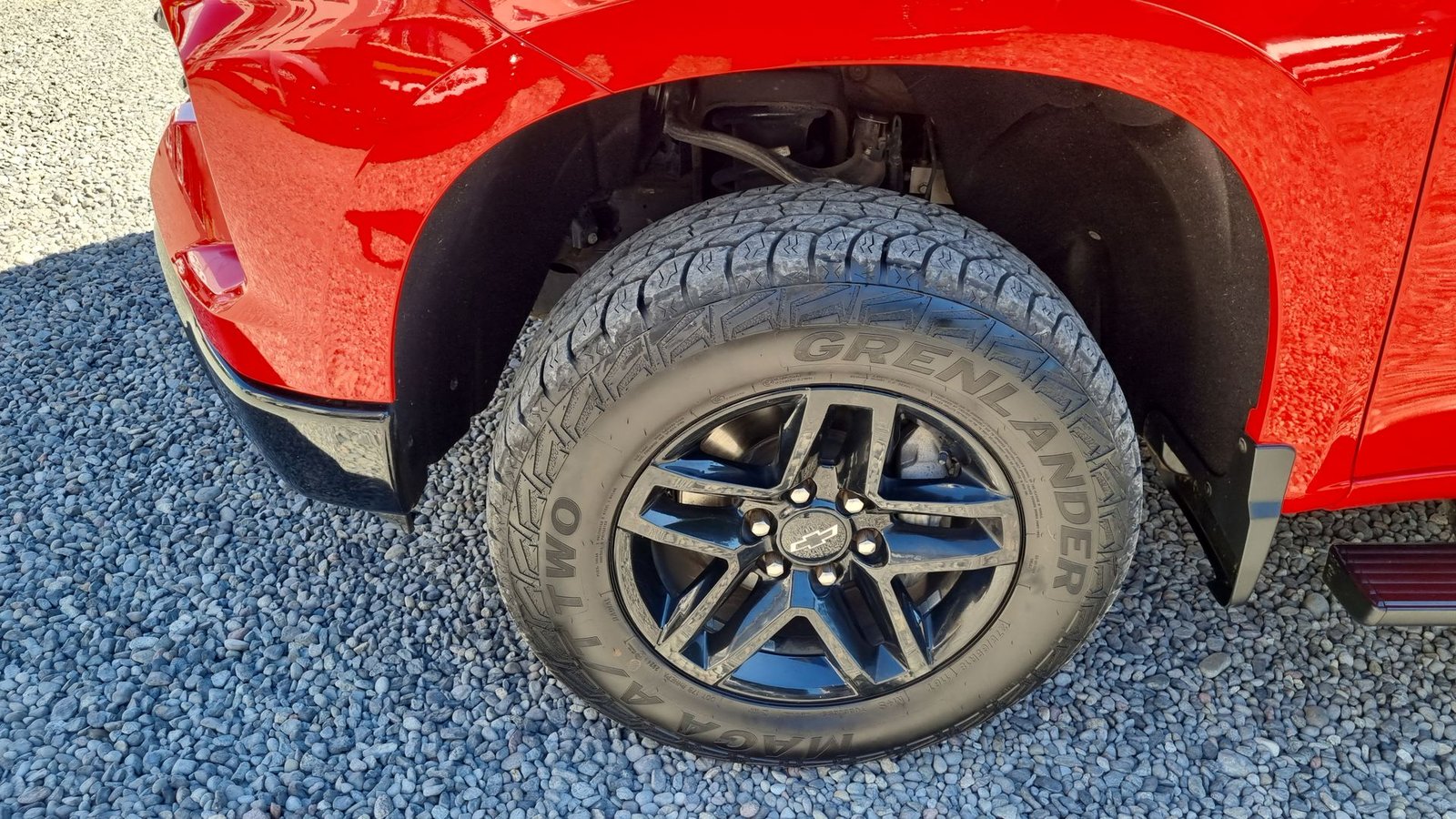 Chevrolet SILVERADO DCAB 4X4 5.3 AT 2023 - Imagen 18 de 20