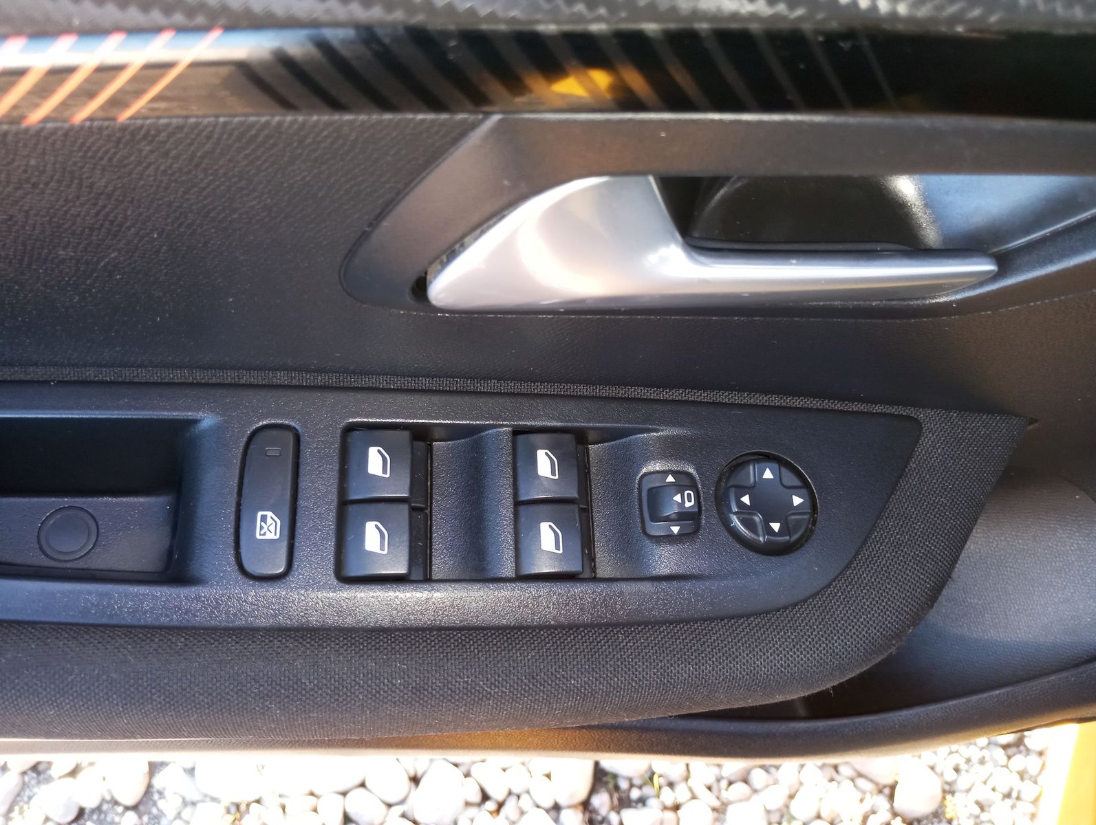 Peugeot 208 PURETECH 75 1.2 2023 - Imagen 18 de 20