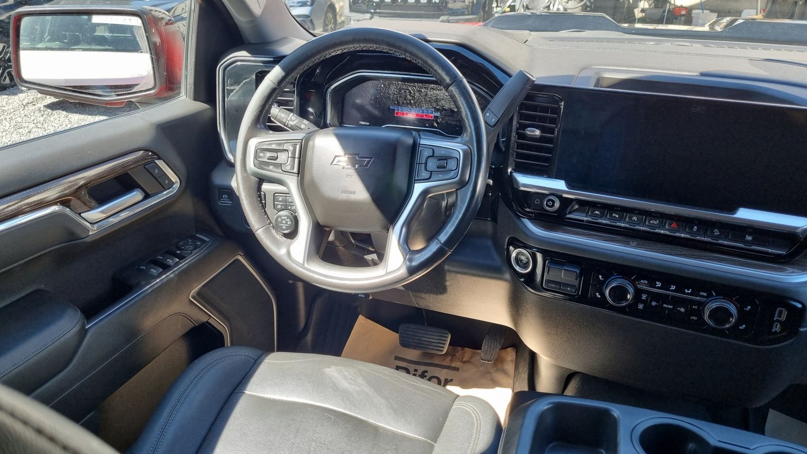 Chevrolet SILVERADO DCAB 4X4 5.3 AT 2023 - Imagen 17 de 20