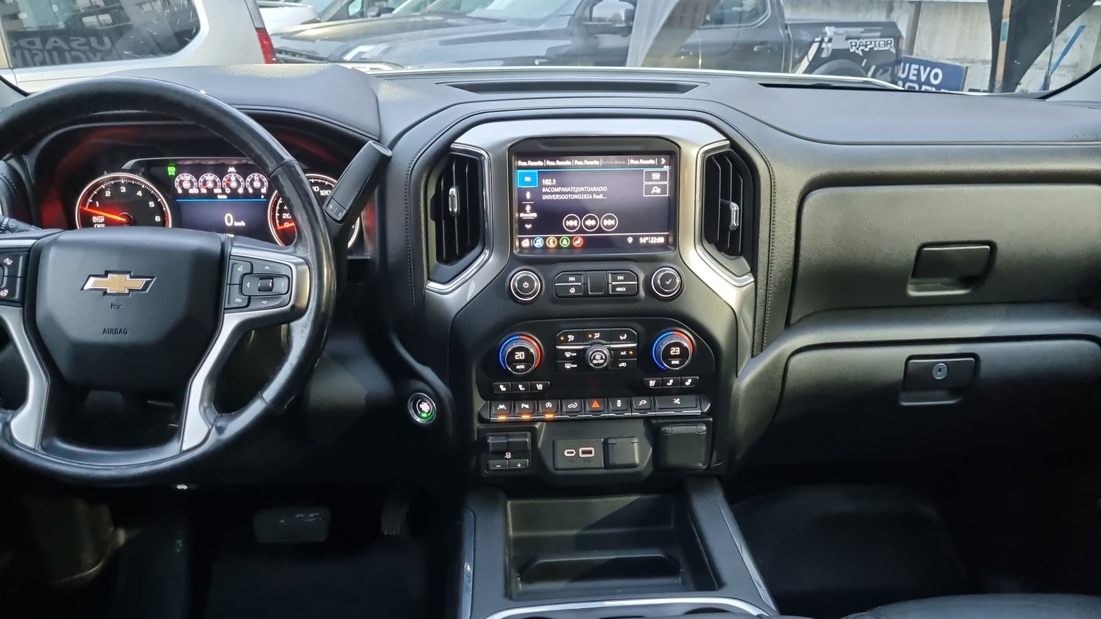 Chevrolet SILVERADO DCAB LTZ 5.3 AUT 2019 - Imagen 10 de 15