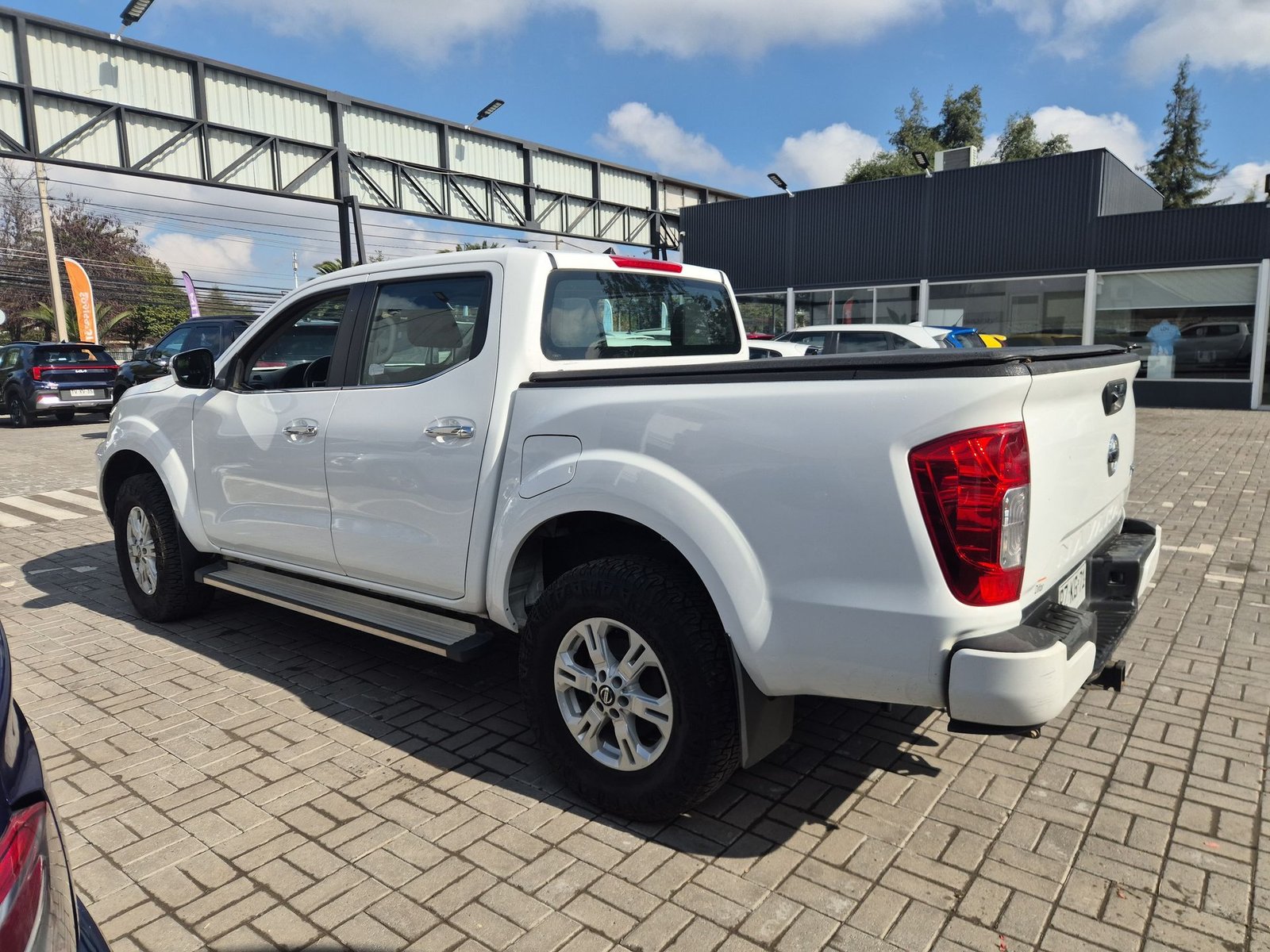 Nissan NAVARA D CAB 4X4 2.3 AT 2021 - Imagen 7 de 15