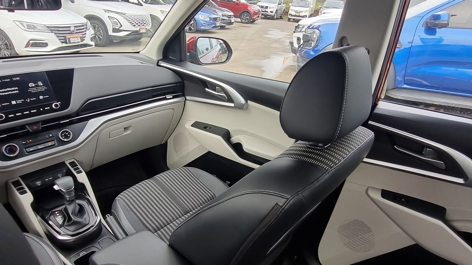 Kia CARENS EX 1.4 AUT 2024 - Imagen 15 de 20