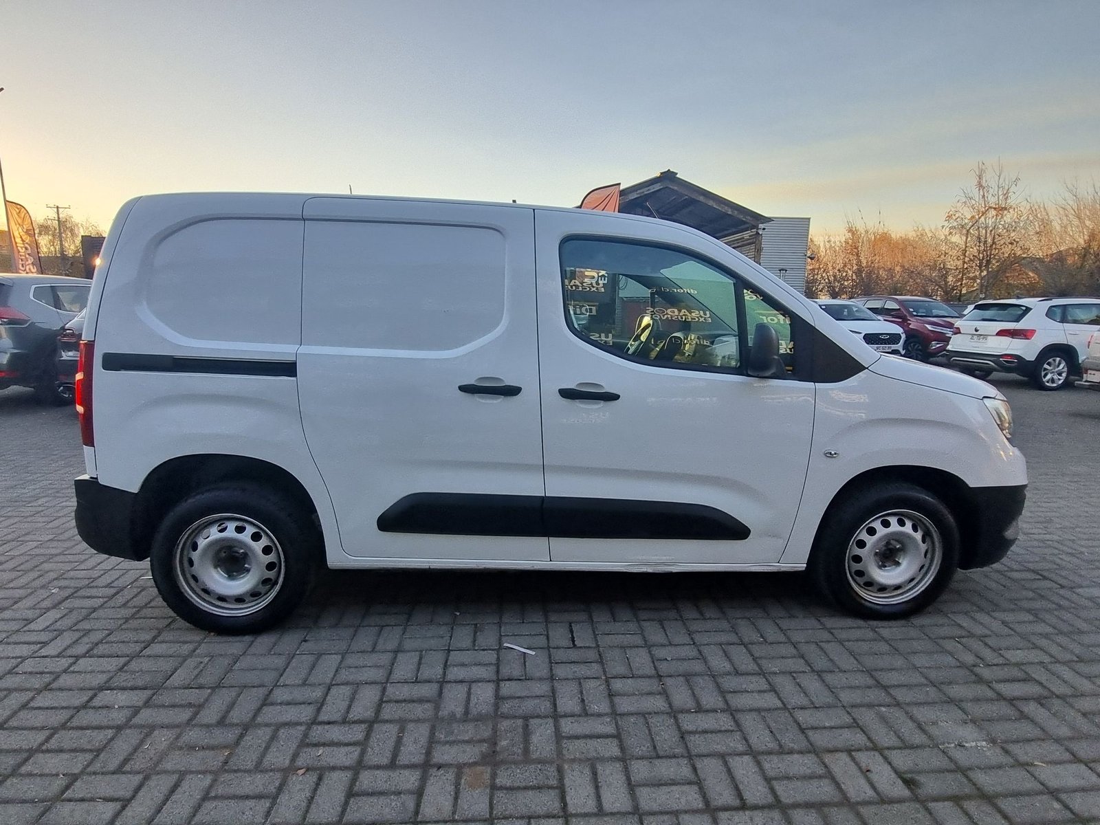 Opel COMBO HDI 92 L1 5P 1.6 2021 - Imagen 9 de 20