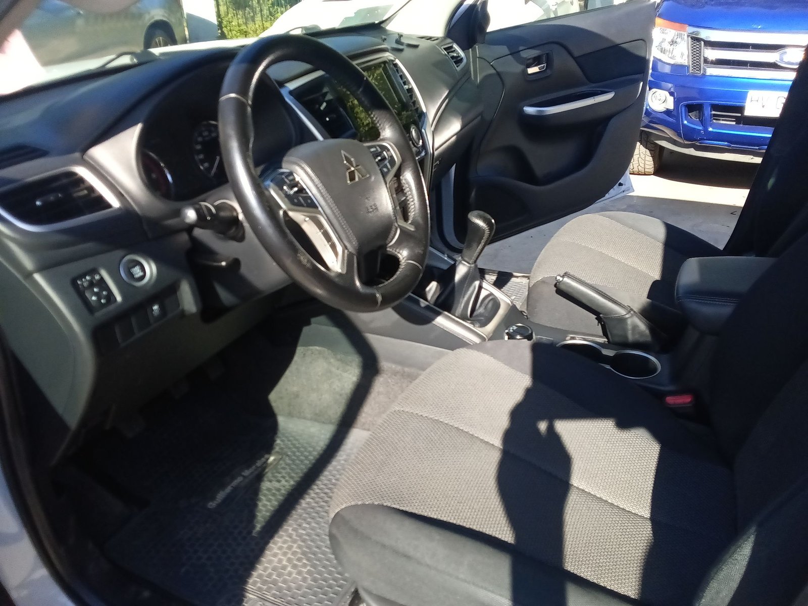 Mitsubishi L200 DAKAR 4X4 2.4 2023 - Imagen 15 de 20