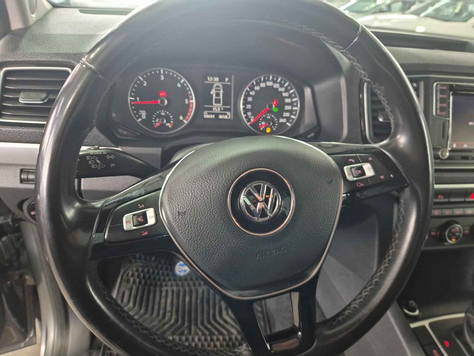 Volkswagen AMAROK HIGHLINE 4X4 2.0 AUT 2021 - Imagen 18 de 20