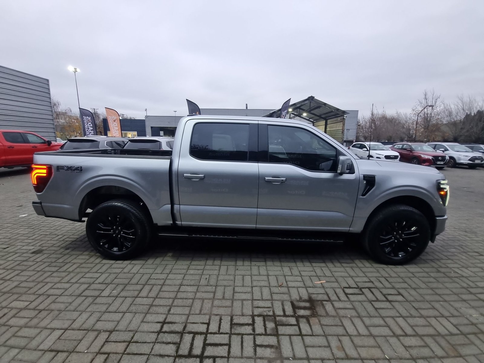 Ford F-150 F150 LARIAT BLACK 4X4 5.0 AUT 2025 - Imagen 9 de 20