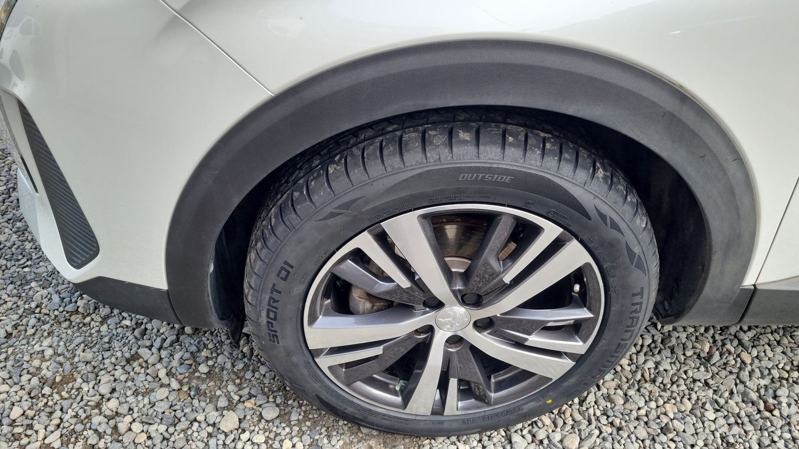 Peugeot 3008 PURETECH 1.2L 2024 - Imagen 18 de 20