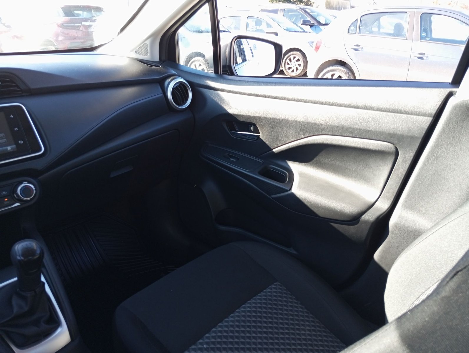 Nissan VERSA MT 1.6 2023 - Imagen 15 de 20