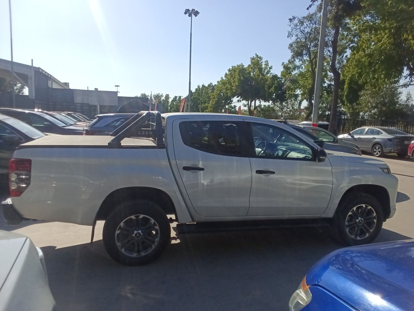 Mitsubishi L200 DAKAR 4X4 2.4 2023 - Imagen 9 de 20