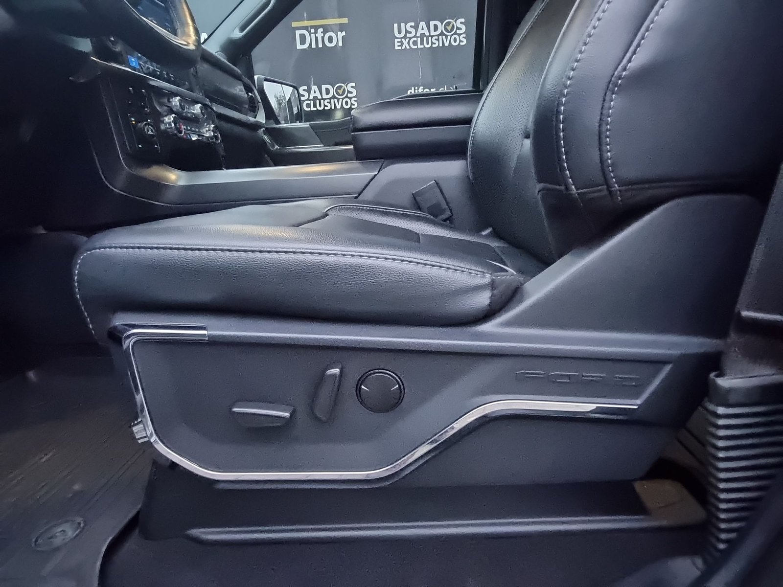 Ford F-150 F150 LARIAT BLACK 4X4 5.0 AUT 2025 - Imagen 18 de 20