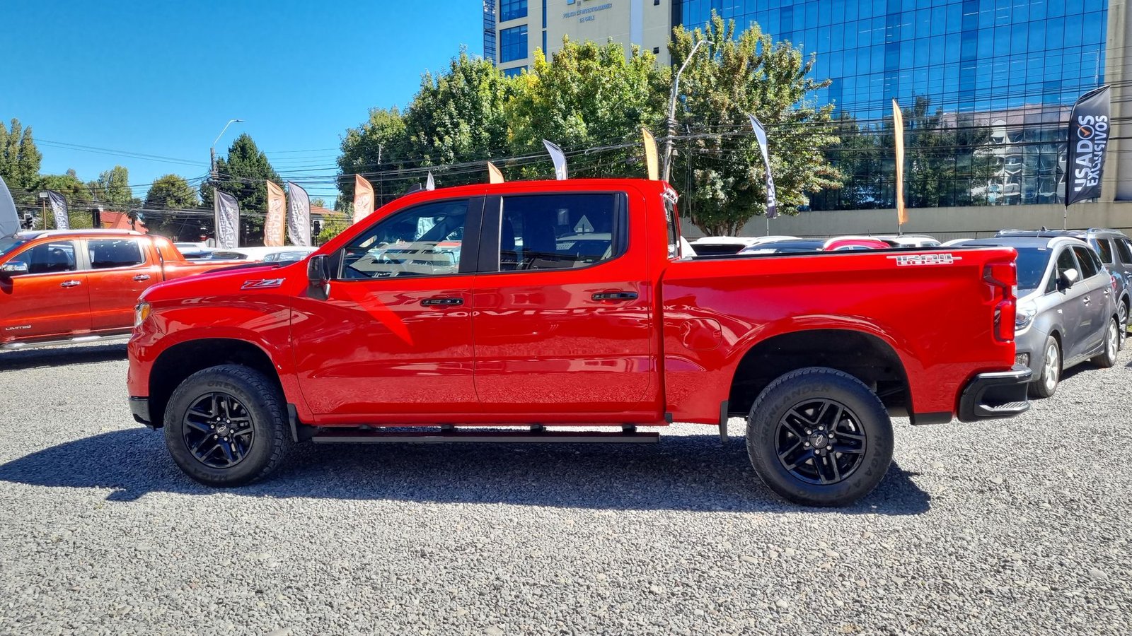 Chevrolet SILVERADO DCAB 4X4 5.3 AT 2023 - Imagen 5 de 20