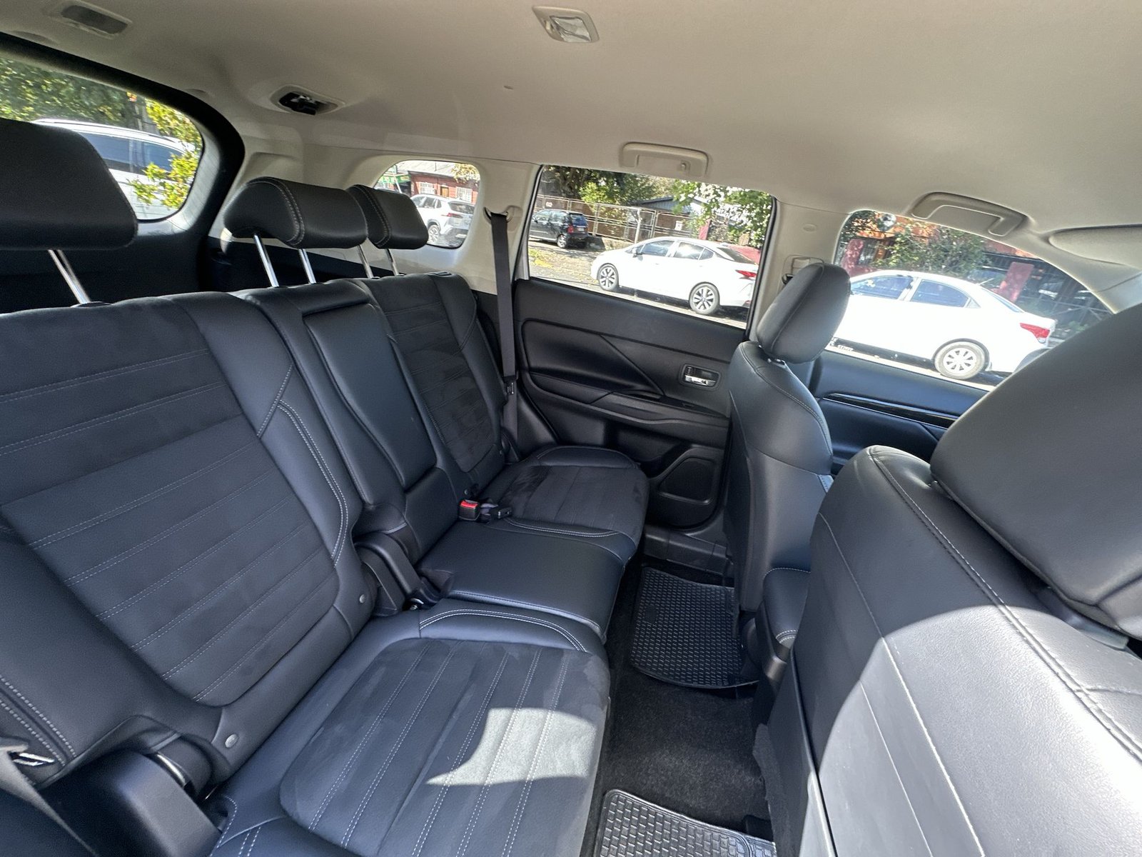 Mitsubishi OUTLANDER CVT 2.0 AUT 2023 - Imagen 20 de 20
