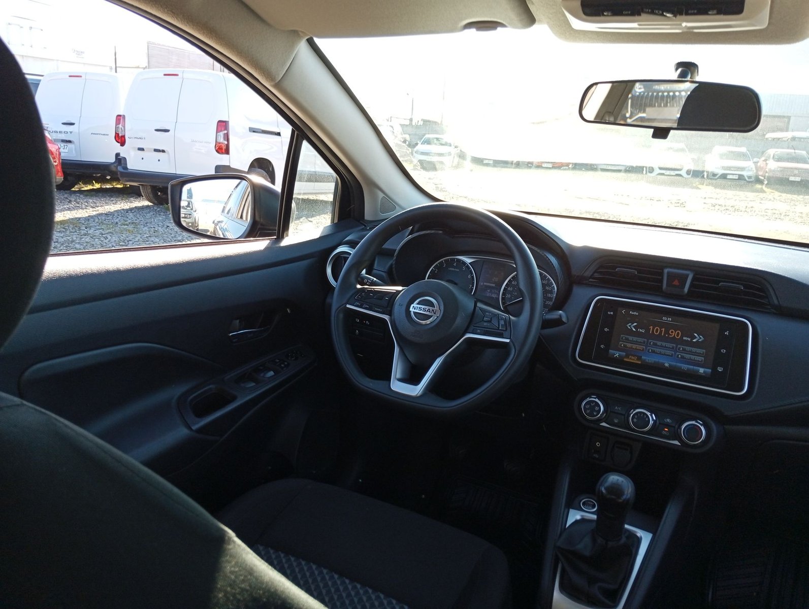Nissan VERSA MT 1.6 2023 - Imagen 13 de 20