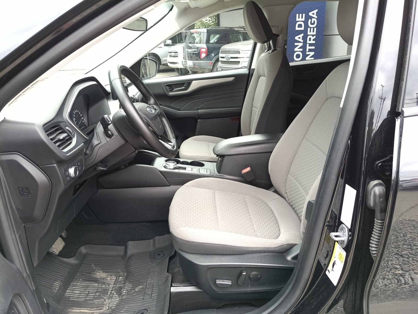 Ford ESCAPE DURA D4 2.5 AUT 2023 - Imagen 17 de 20