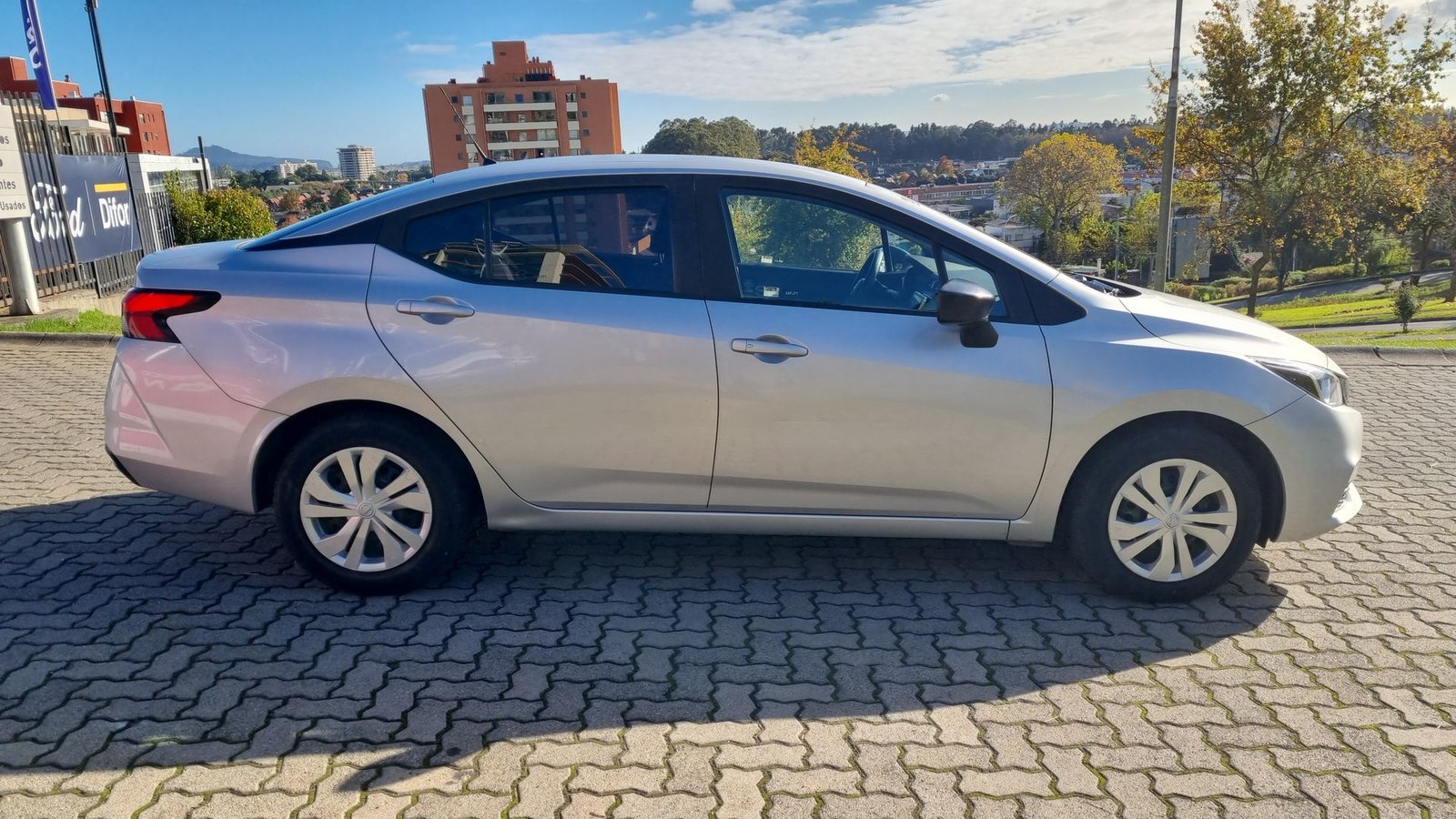 Nissan VERSA 2023 - Imagen 12 de 20