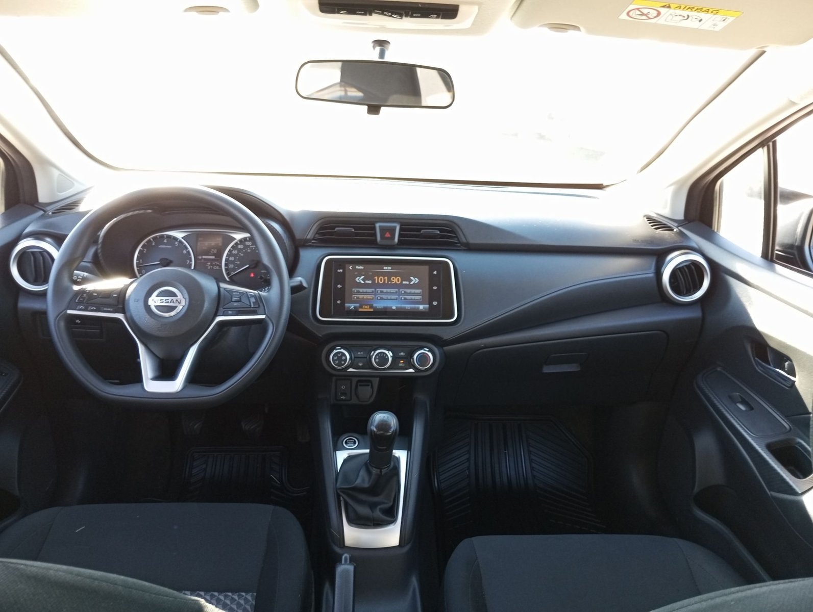 Nissan VERSA MT 1.6 2023 - Imagen 14 de 20
