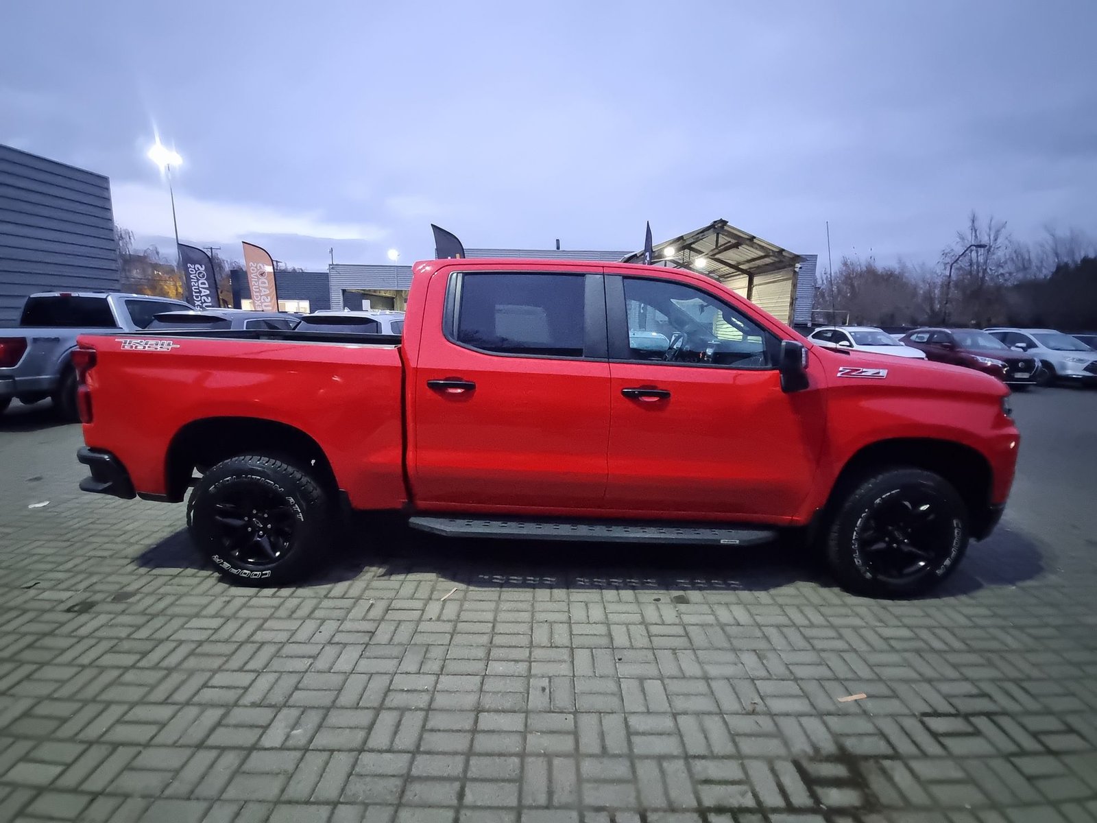 Chevrolet SILVERADO DCAB 4X4 5.3 AT 2021 - Imagen 9 de 20