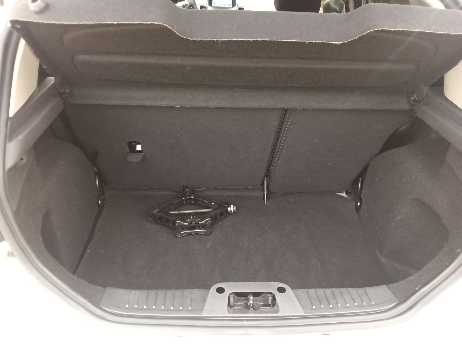 Ford FIESTA HATCH BACK 1.6 2018 - Imagen 13 de 15