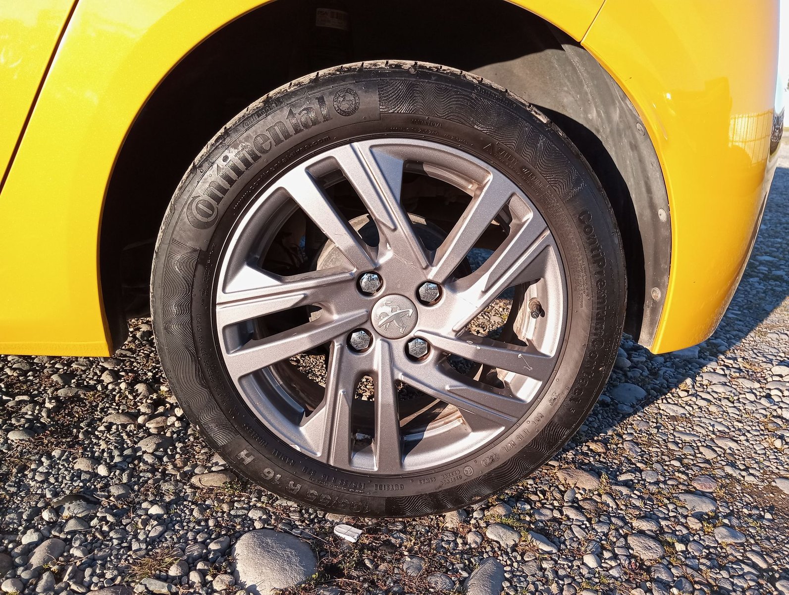 Peugeot 208 PURETECH 75 1.2 2023 - Imagen 16 de 20