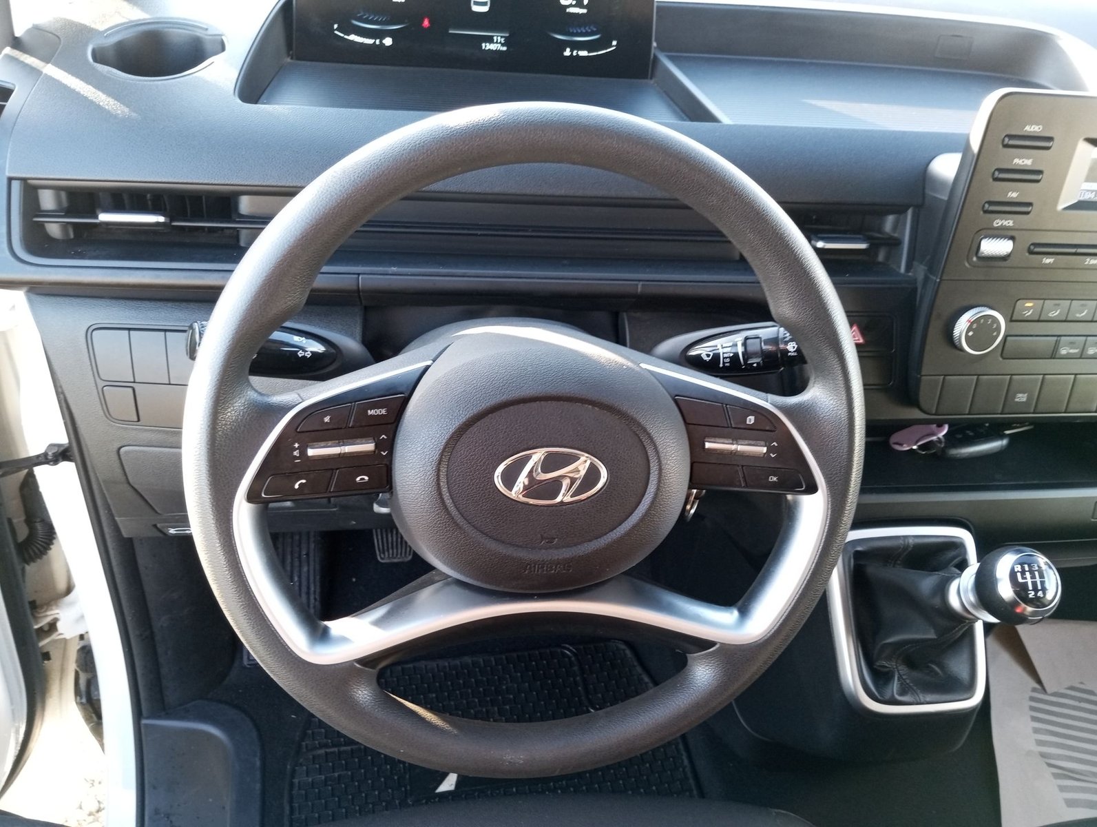 Hyundai STARIA US4 CRDI 2.2 2024 - Imagen 20 de 20