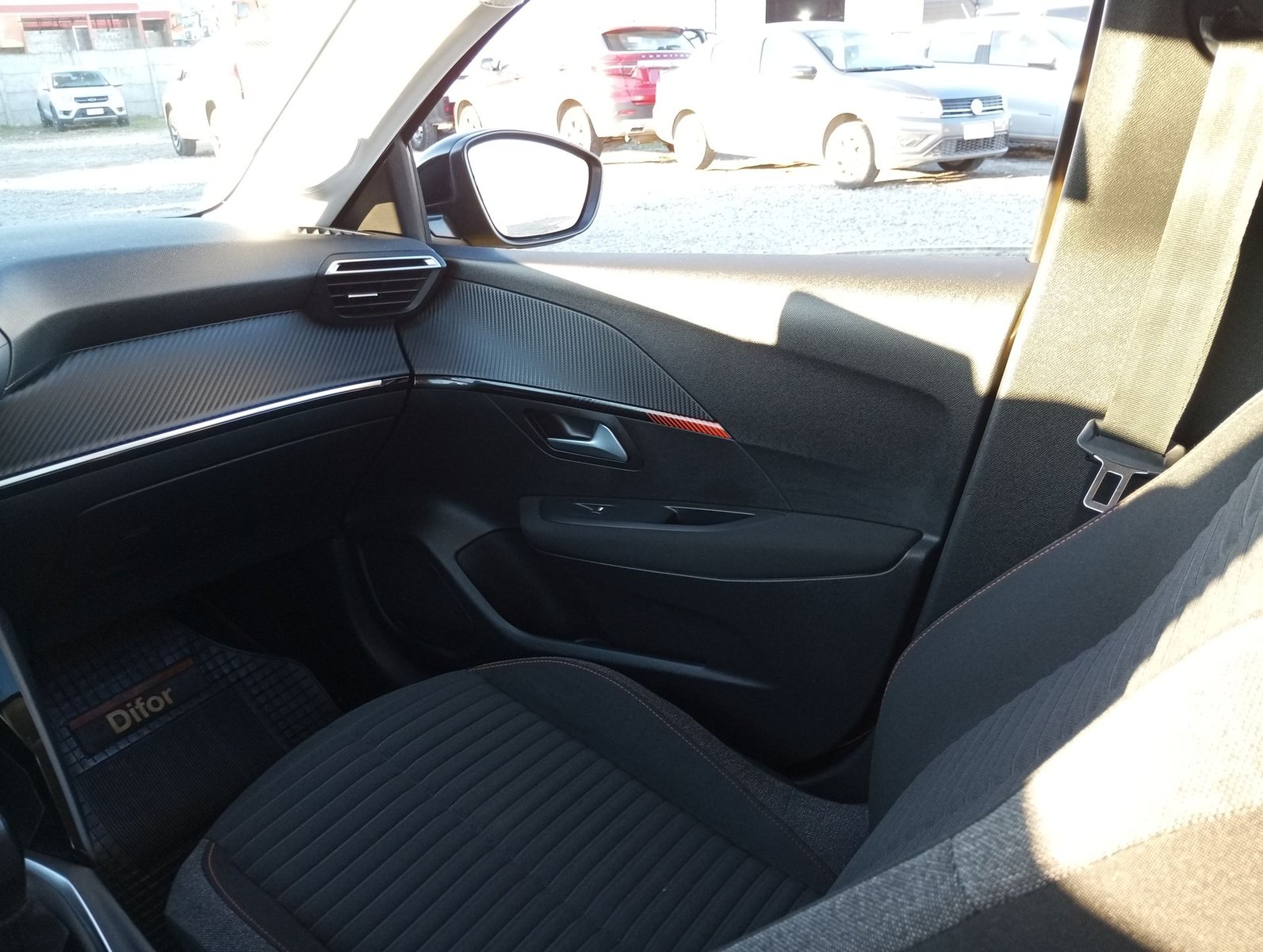 Peugeot 208 PURETECH 75 1.2 2023 - Imagen 15 de 20