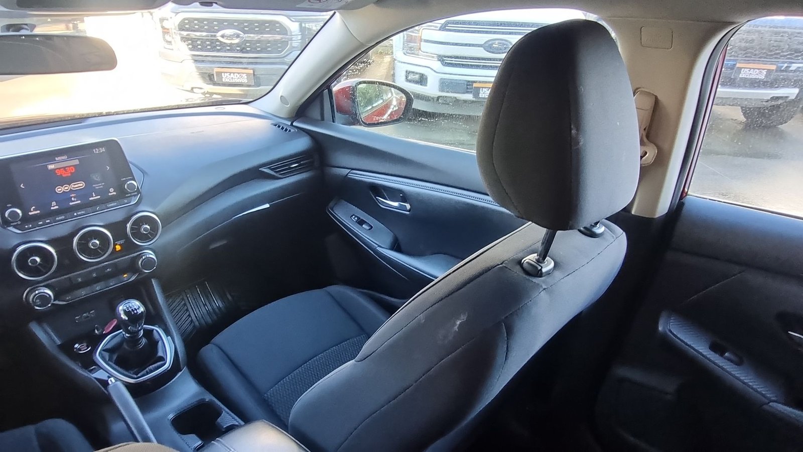 Nissan SENTRA MT 2.0 2023 - Imagen 15 de 20