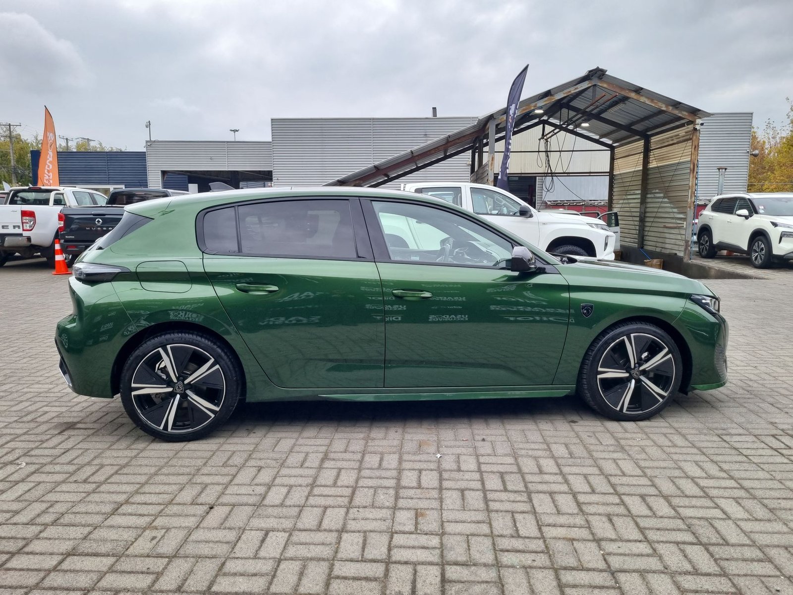 Peugeot 308 PURETECH 1.2 AUT 2024 - Imagen 9 de 20