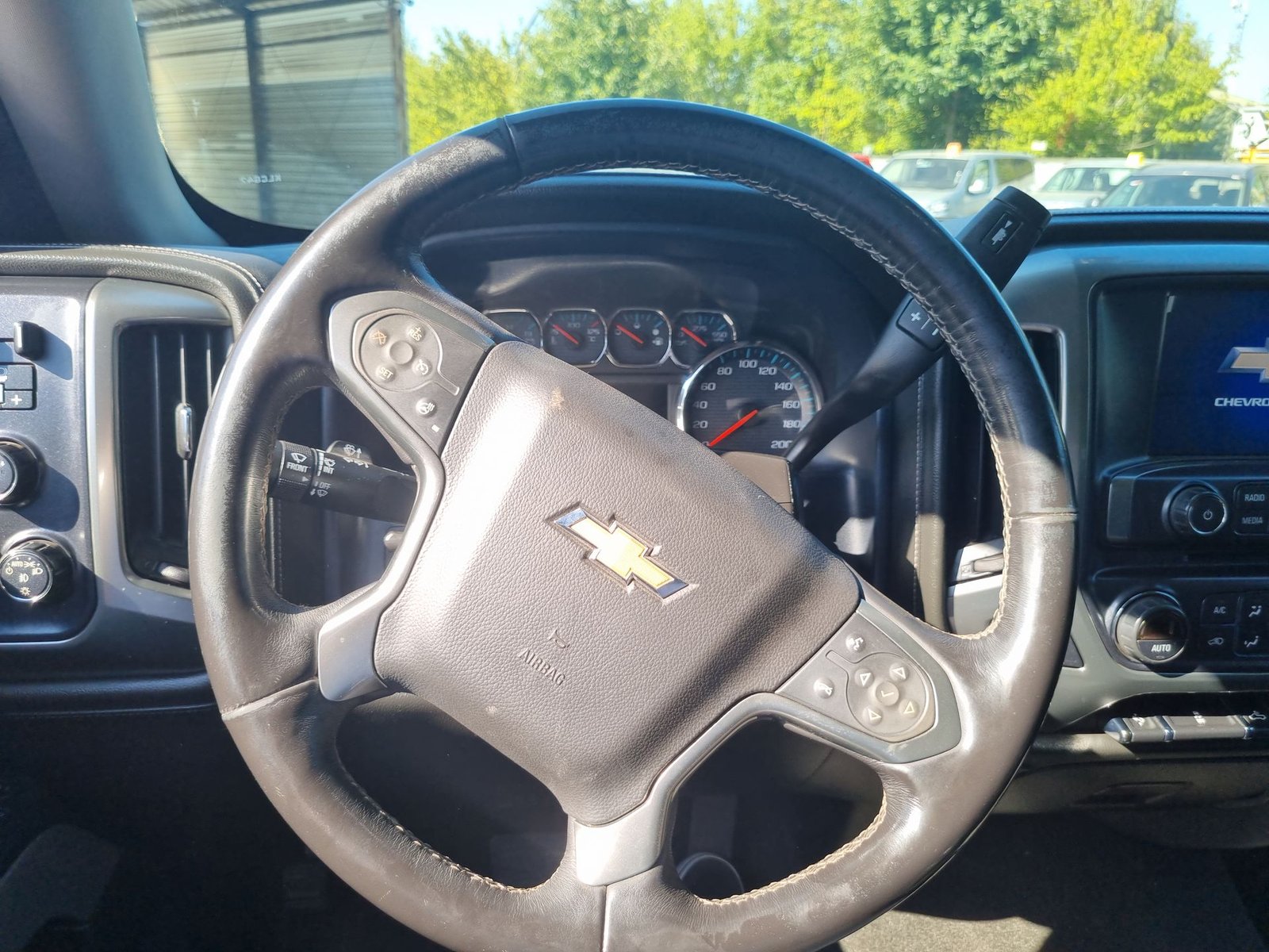Chevrolet SILVERADO DCAB 4X4 5.3 AUT 2018 - Imagen 14 de 20