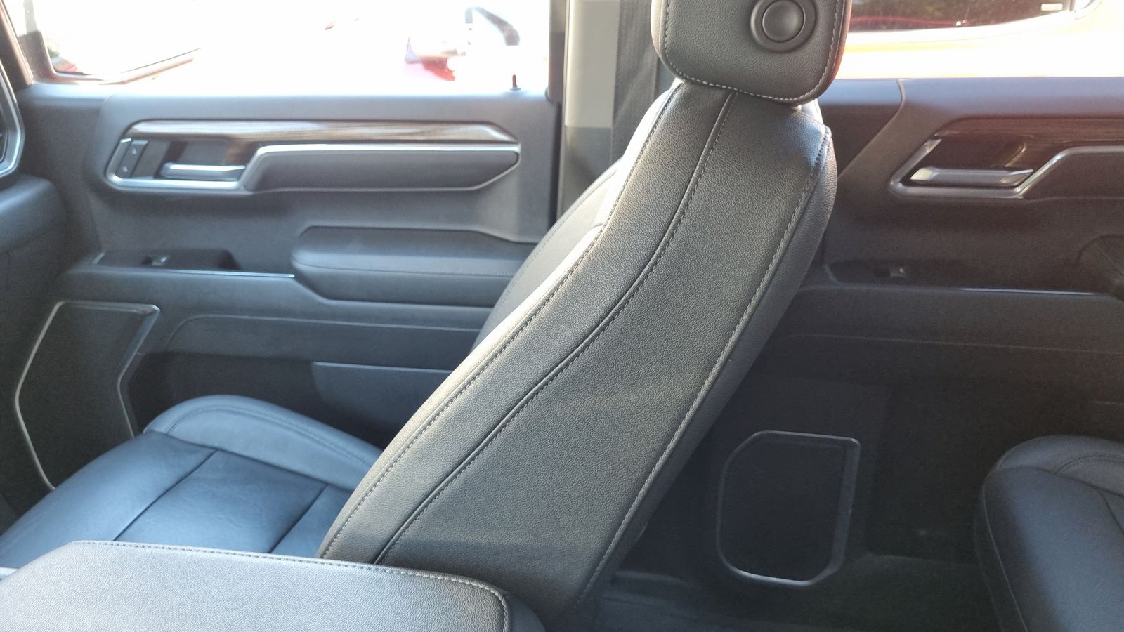Chevrolet SILVERADO DCAB 4X4 5.3 AT 2023 - Imagen 12 de 20
