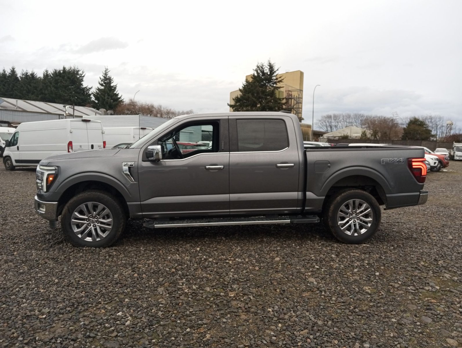 Ford F-150 F150 LARIAT LUX 4X4 5.0 AUT 2025 - Imagen 5 de 20
