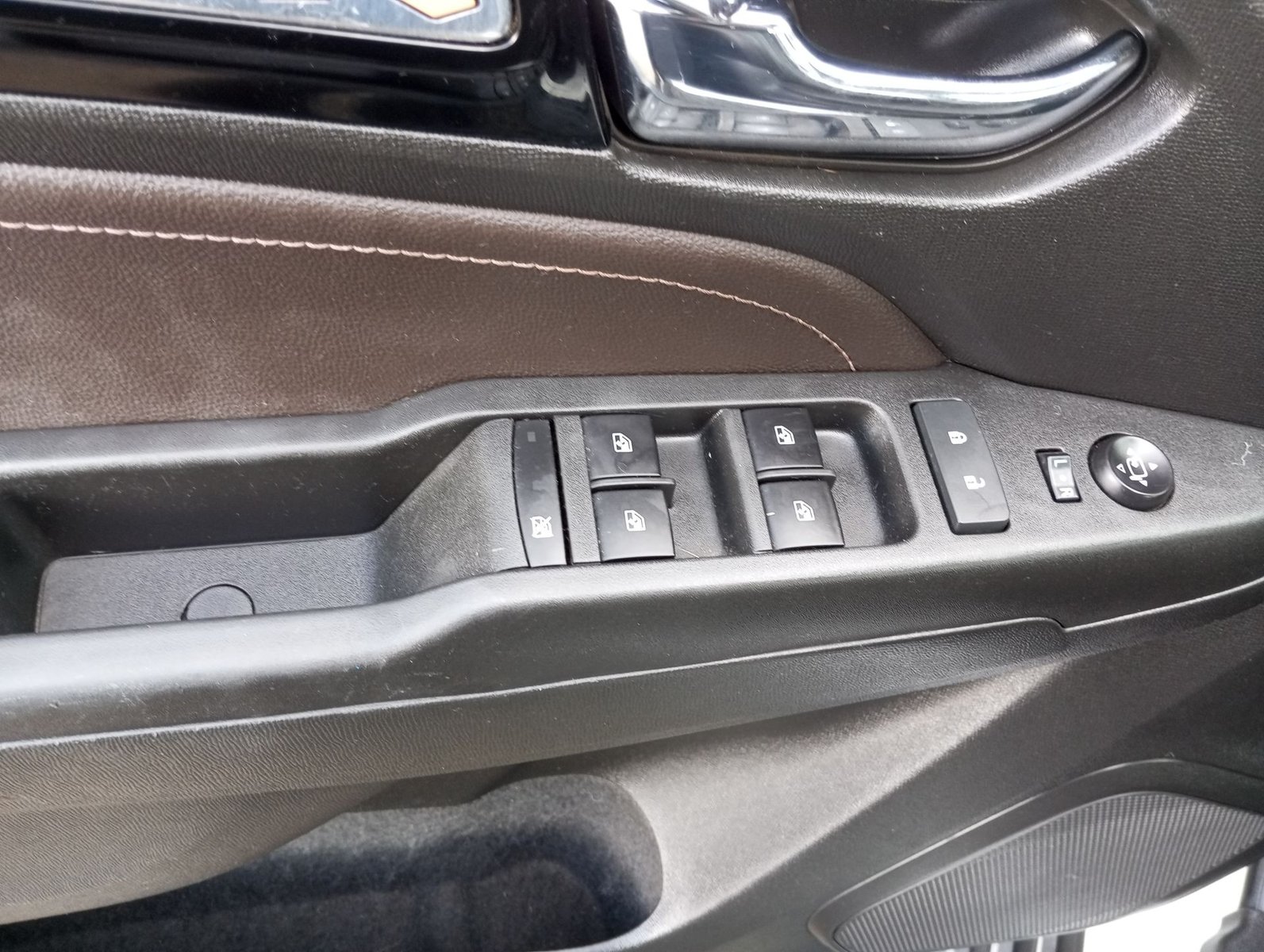 Chevrolet COLORADO DCAB 4X4 2.8 AT 2023 - Imagen 19 de 20