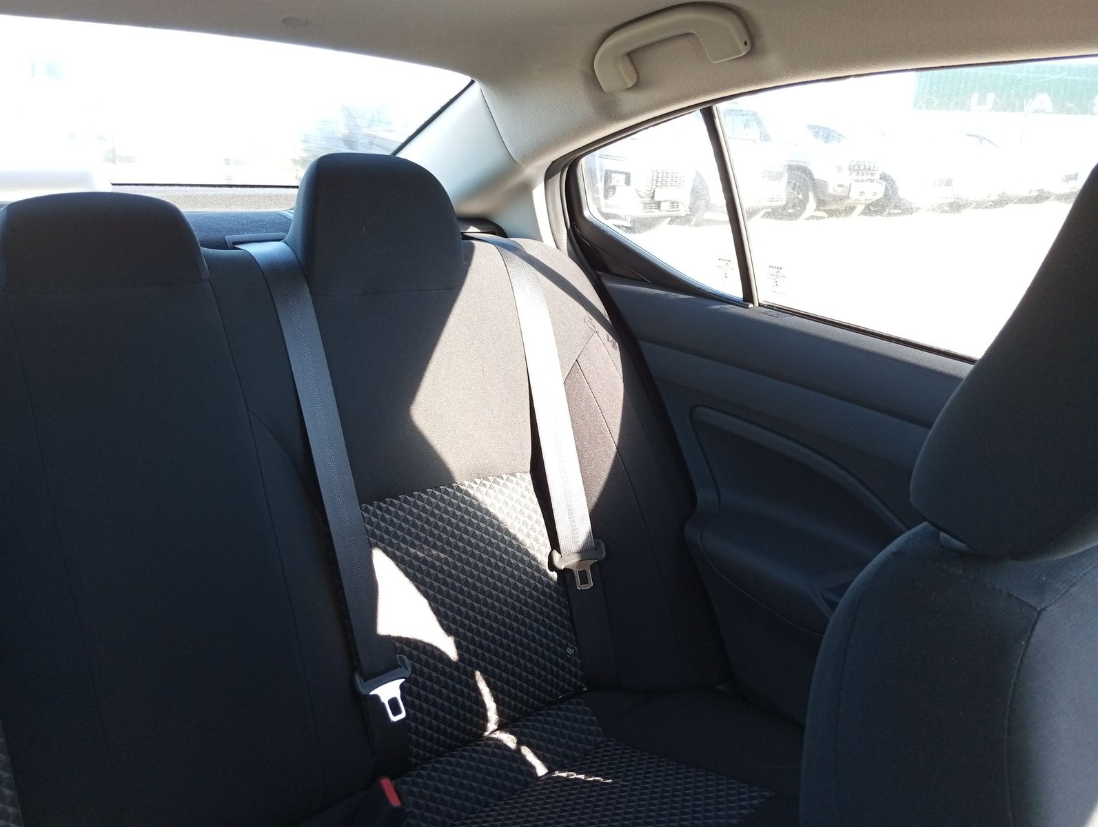 Nissan VERSA MT 1.6 2023 - Imagen 12 de 20