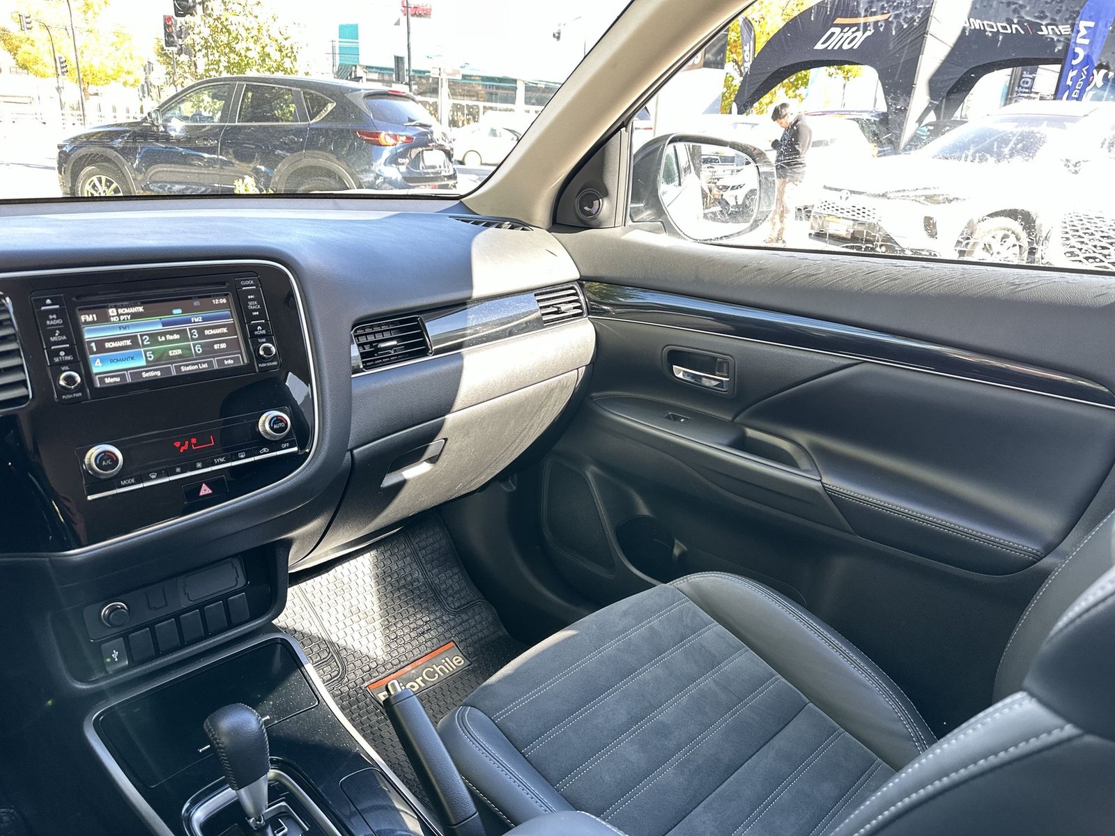 Mitsubishi OUTLANDER CVT 2.0 AUT 2023 - Imagen 16 de 20