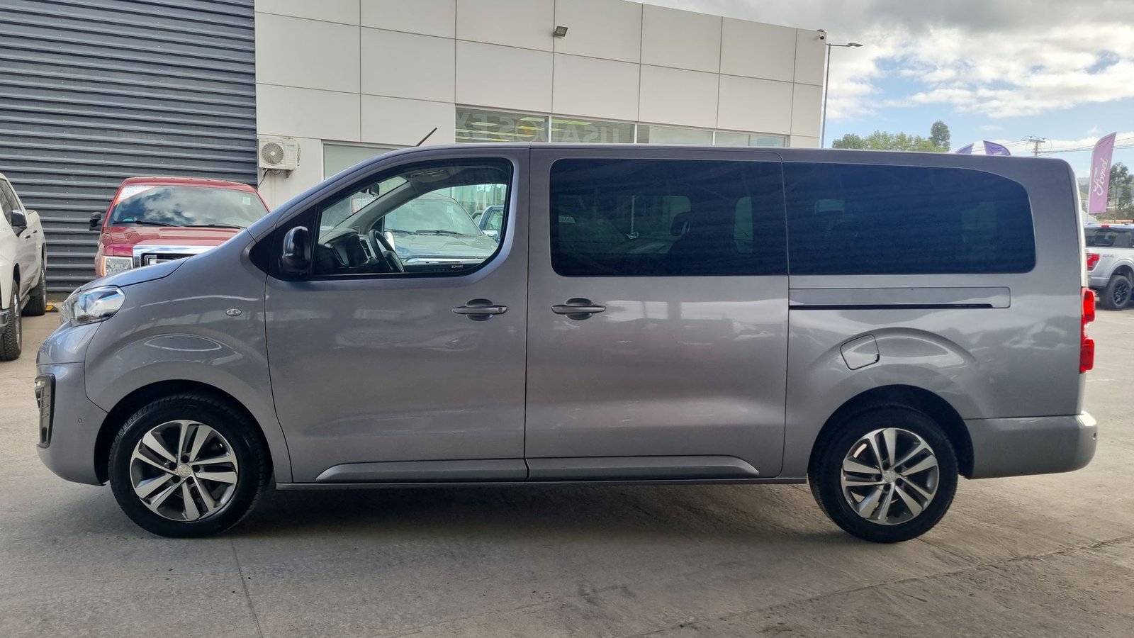 Peugeot TRAVELLER BLUEHDI 2.0 2024 - Imagen 10 de 20