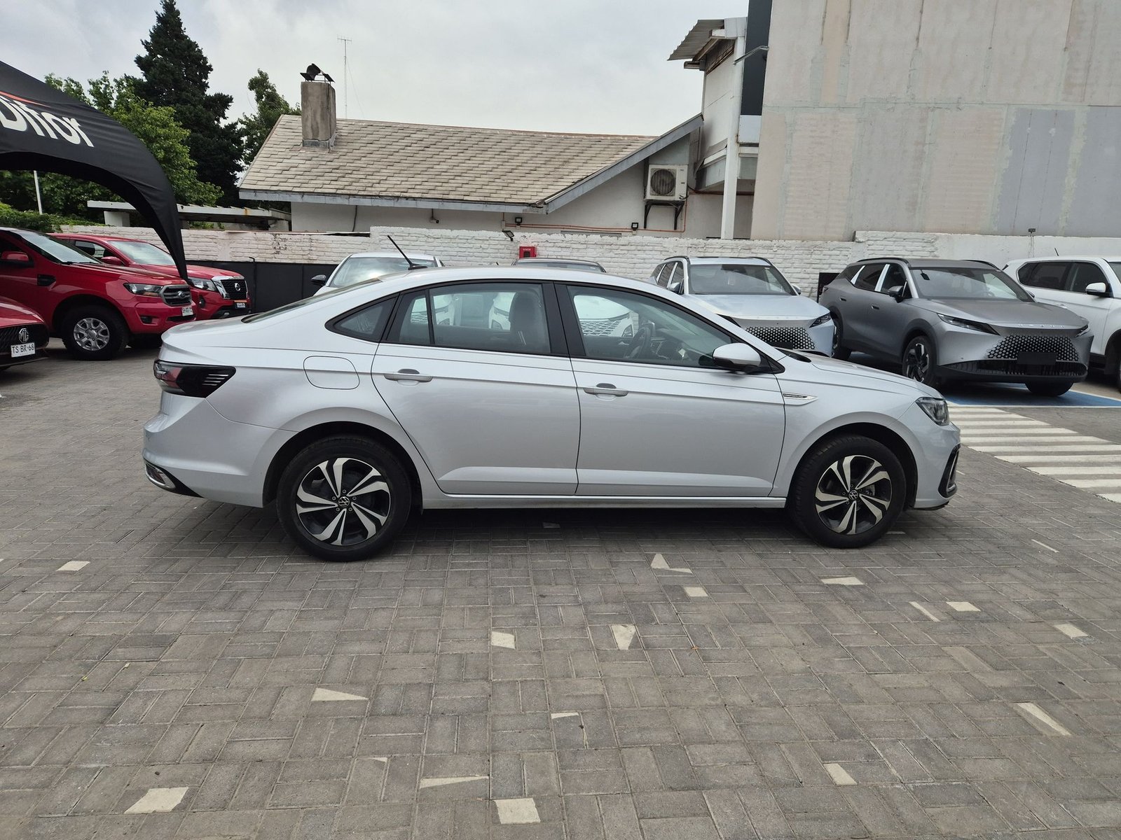 Volkswagen VIRTUS TSI 1.0 AUT 2024 - Imagen 12 de 20