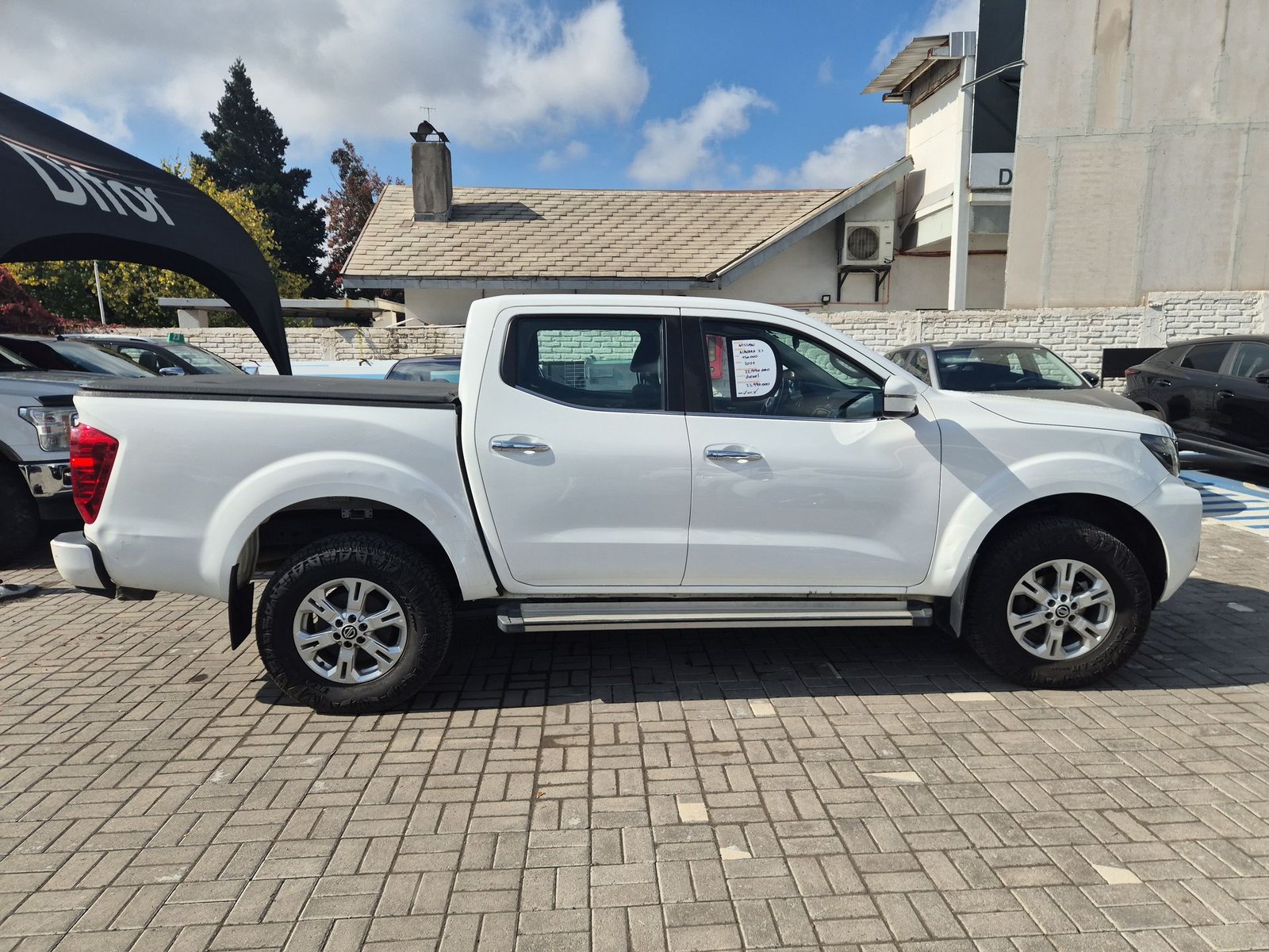 Nissan NAVARA D CAB 4X4 2.3 AT 2021 - Imagen 12 de 15