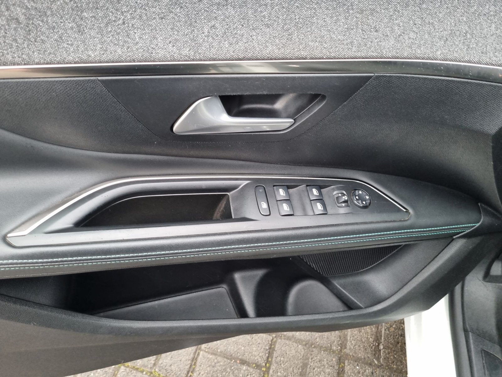 Peugeot 5008 ALLURE 1.5 AUT 2021 - Imagen 19 de 20