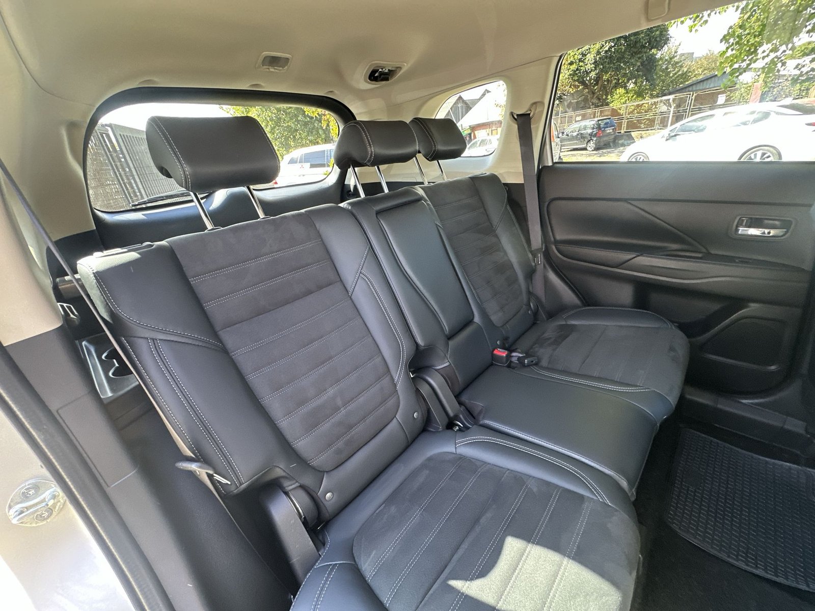 Mitsubishi OUTLANDER CVT 2.0 AUT 2023 - Imagen 18 de 20