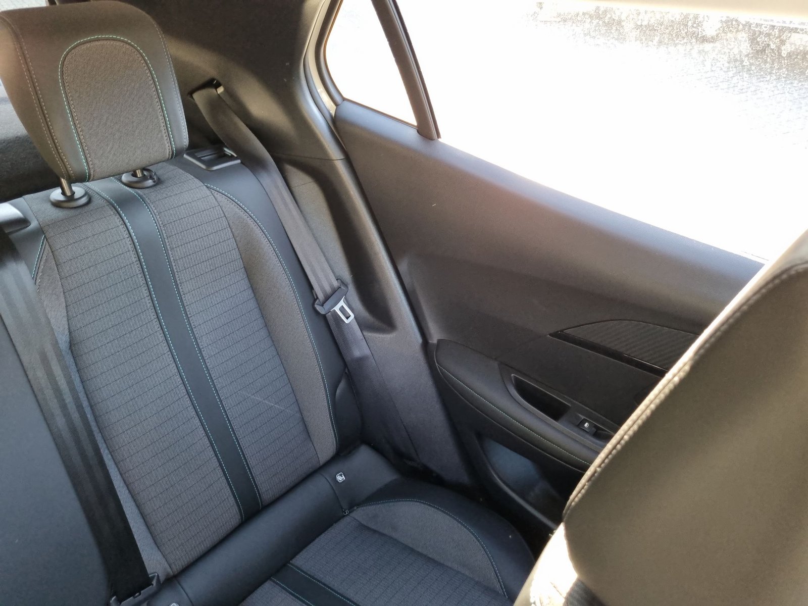Peugeot 2008 ALLURE 1.2 2021 - Imagen 14 de 20