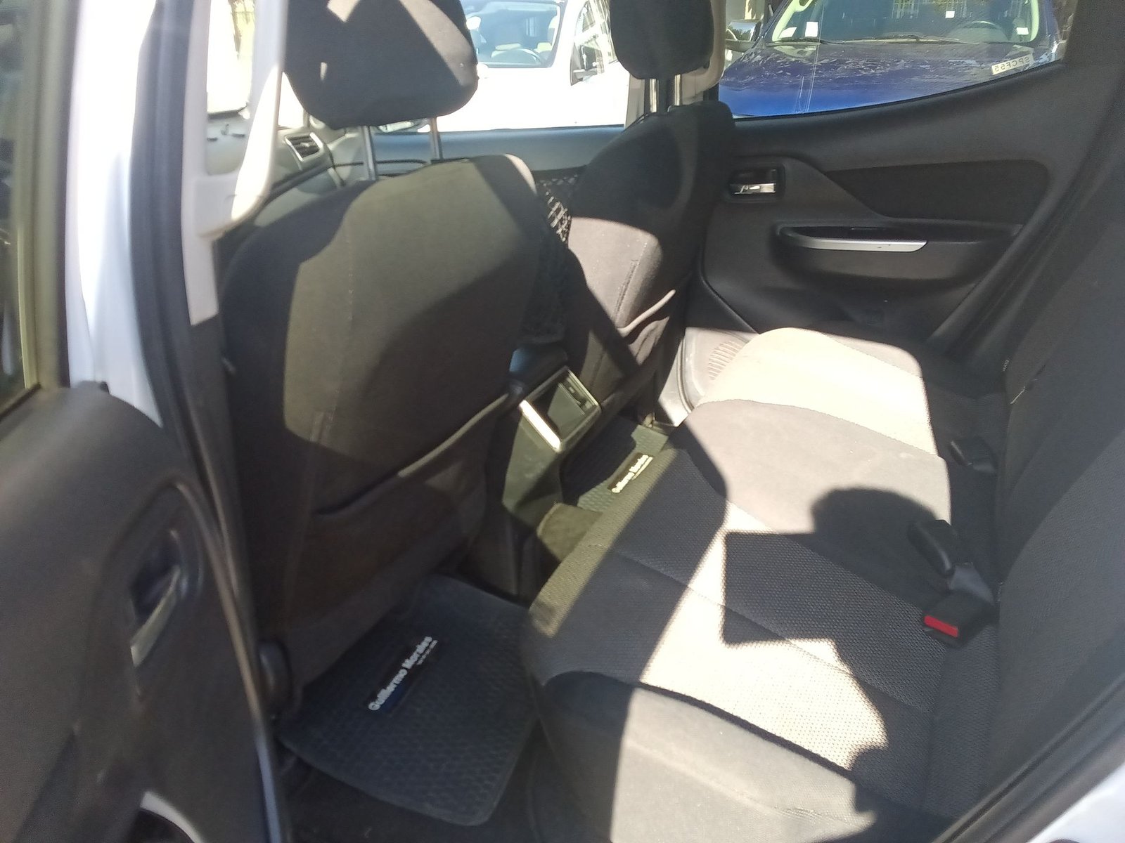 Mitsubishi L200 DAKAR 4X4 2.4 2023 - Imagen 14 de 20
