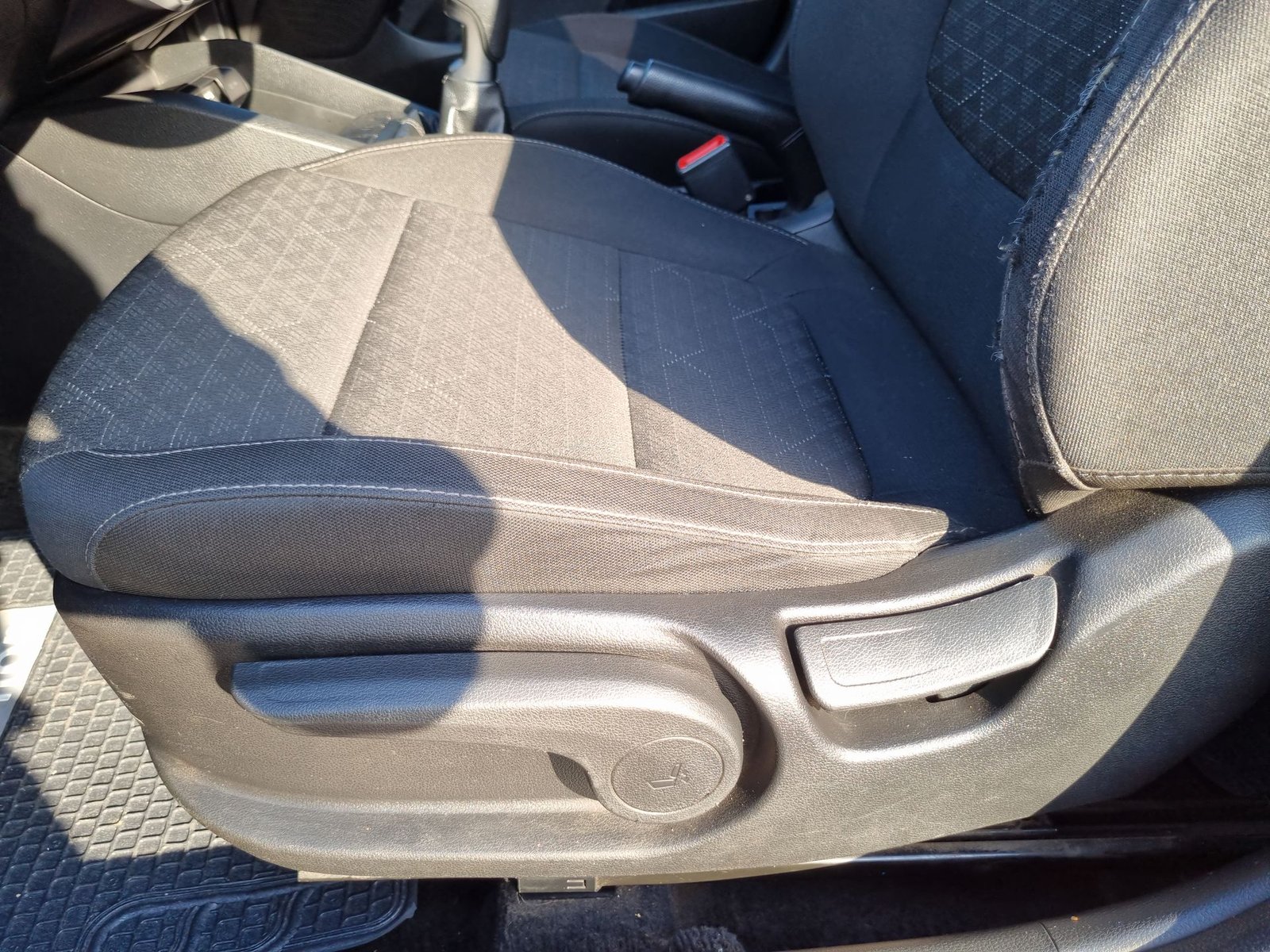 Kia RIO 4 LX 1.4 2019 - Imagen 18 de 20