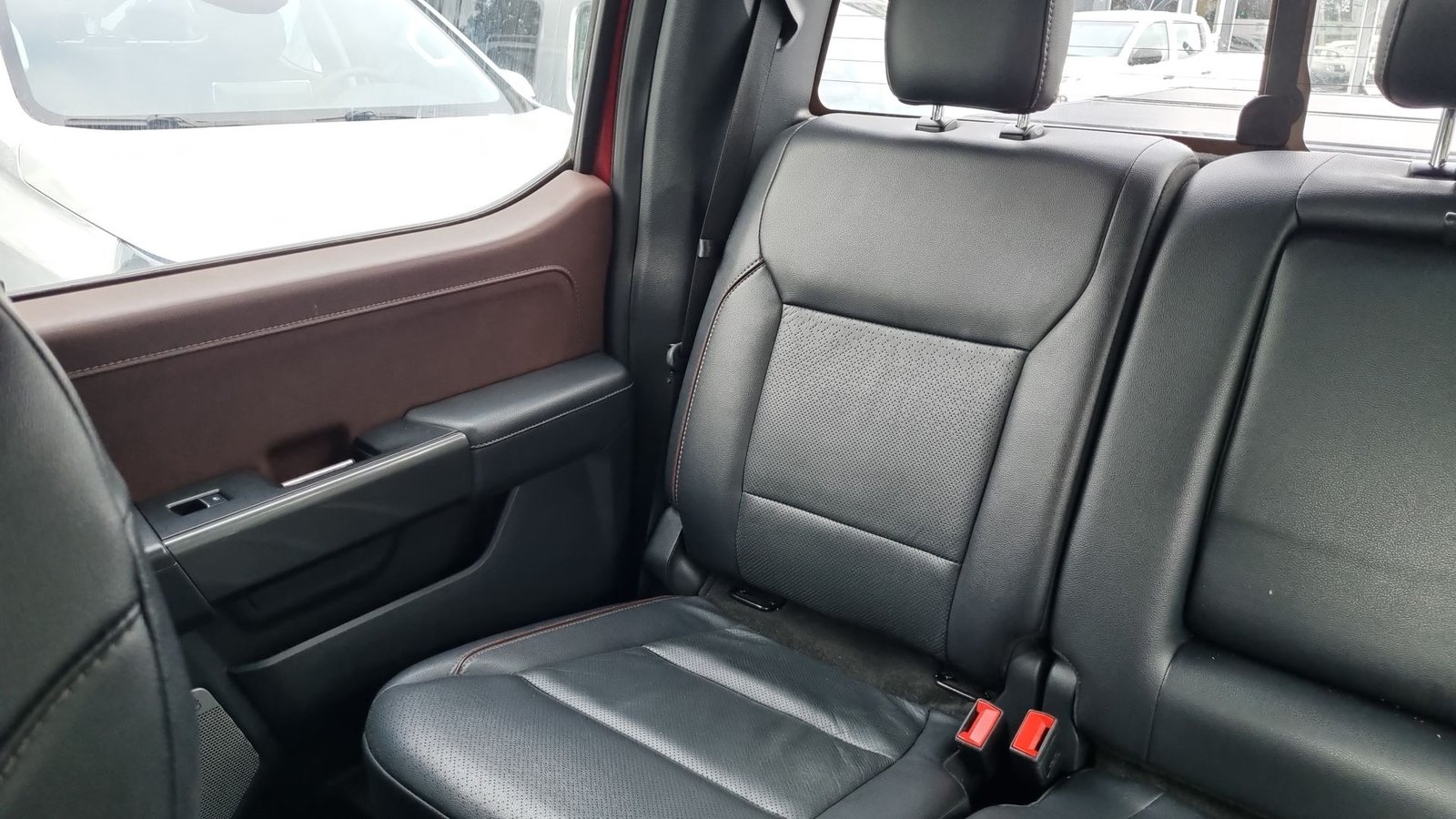 Ford F-150 F150 LARIAT SPORT 4X4 5.0L AUT 2023 - Imagen 13 de 20