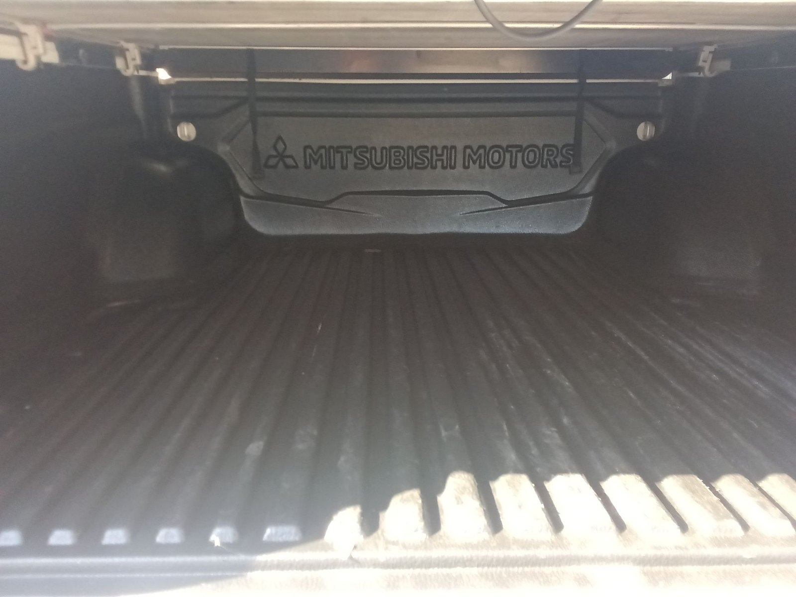 Mitsubishi L200 DAKAR 4X4 2.4 2023 - Imagen 13 de 20