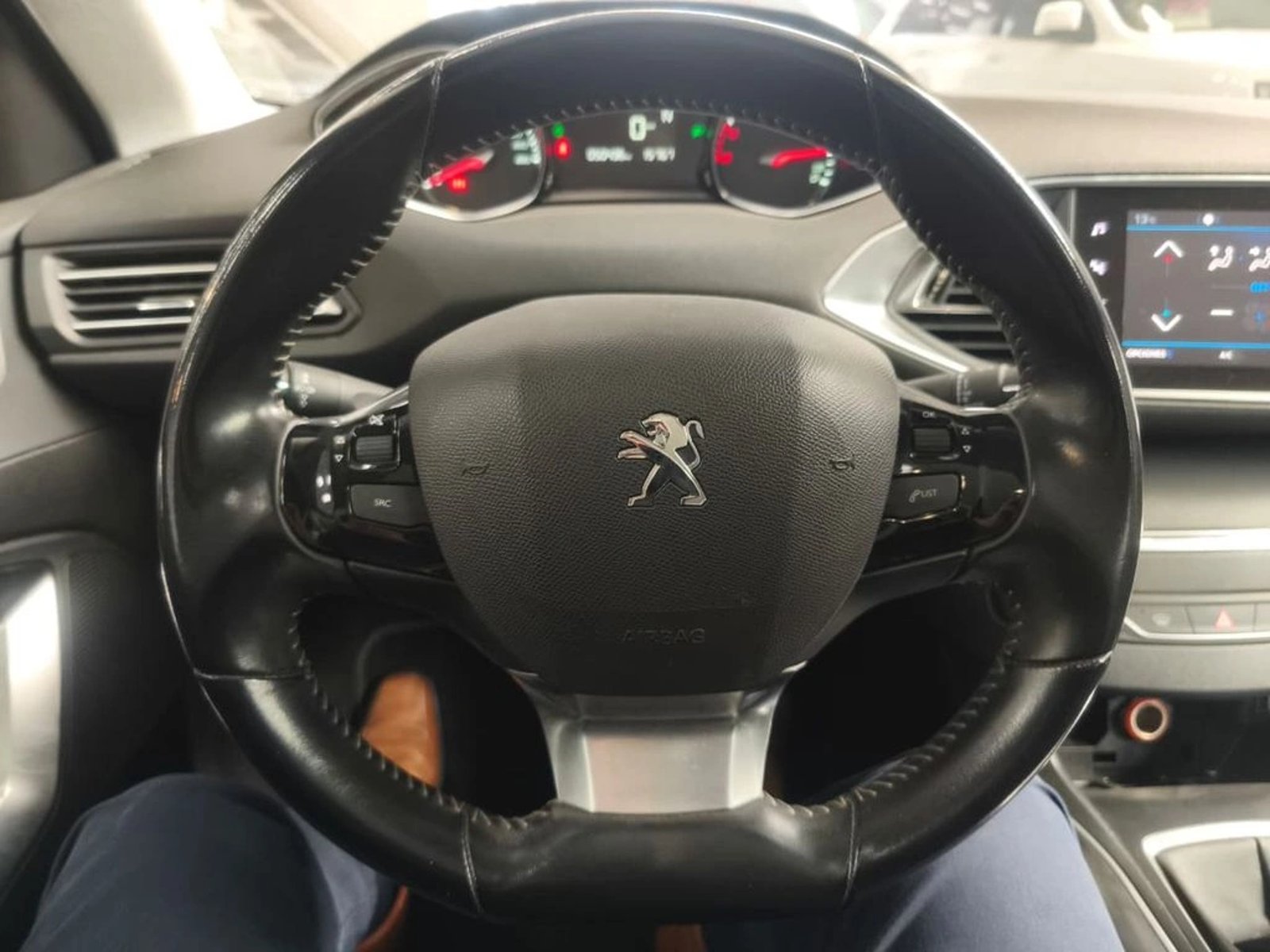 PEUGEOT 308 Feline 1.6 Blue-HDi 120HP EAT6 2019 - Imagen 9 de 18